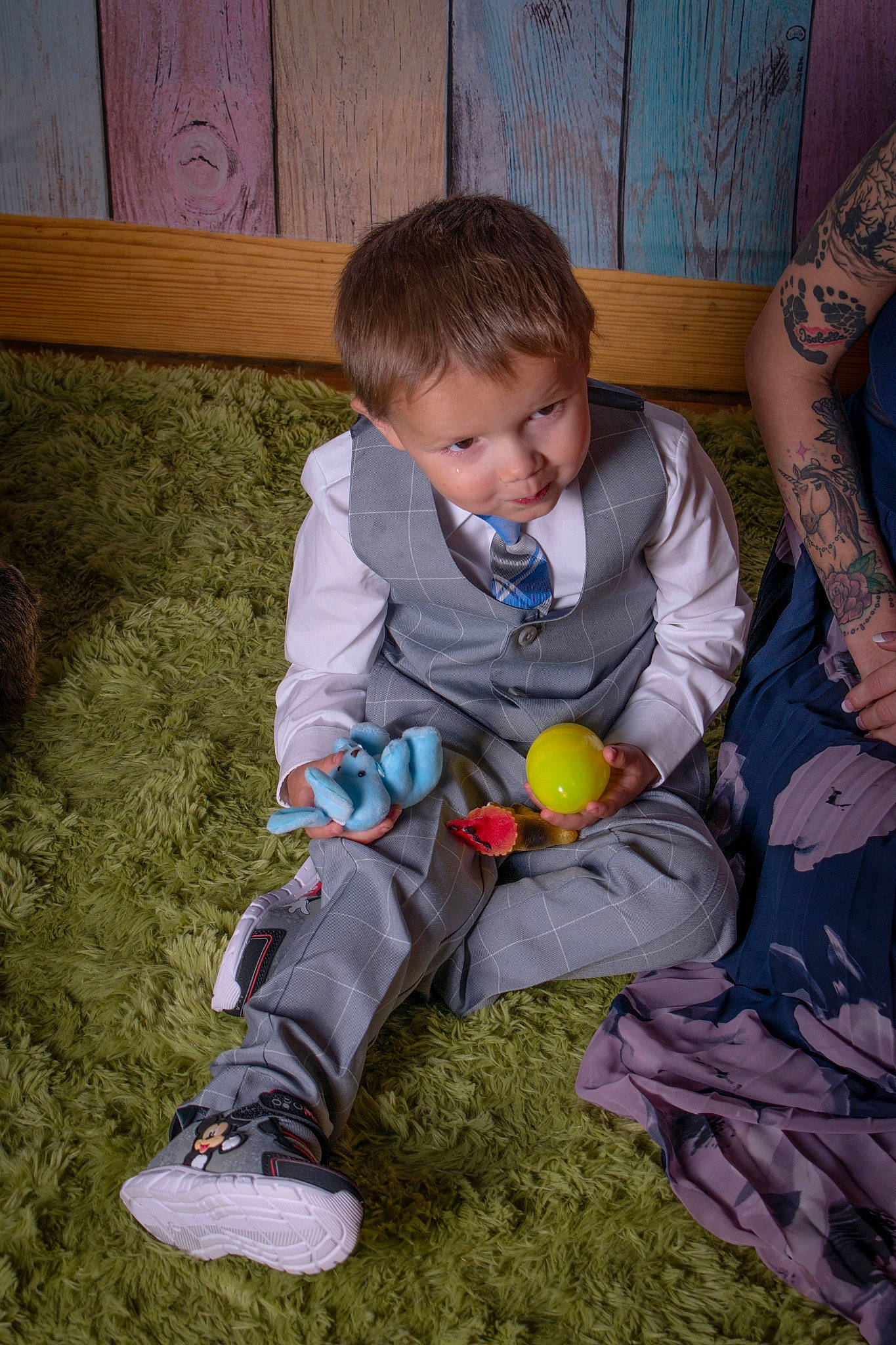 James is registered to the contest to win money with this photo: baby, baby_toddler_clothing, child, eye, flooring, fun, grass, happy, human_body, lap, mammal, people_in_nature, person, play, sitting, sneakers, soil, t_shirt, toddler, vertebrate