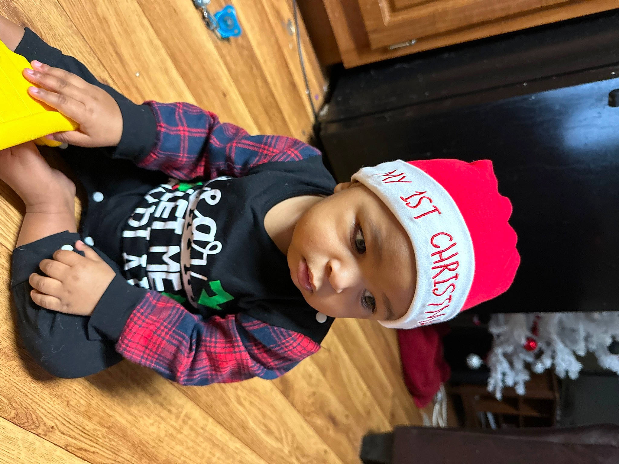 Amari is registered to the contest to win money with this photo: baby_toddler_clothing, baseball_cap, cap, carmine, child, event, flooring, fun, happy, hat, headwear, pattern, person, plaid, room, sleeve, t_shirt, toddler, wood, wood_stain