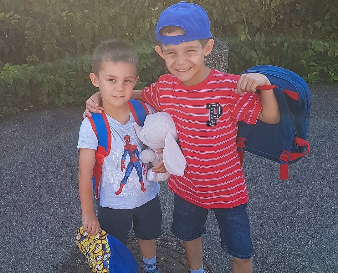 Lorenzo a rejoint le concours — aidez-le/la à gagner de superbes lots ! blue, child, electric_blue, fun, headwear, joy, leisure, person, play, recreation, smile, style, t_shirt