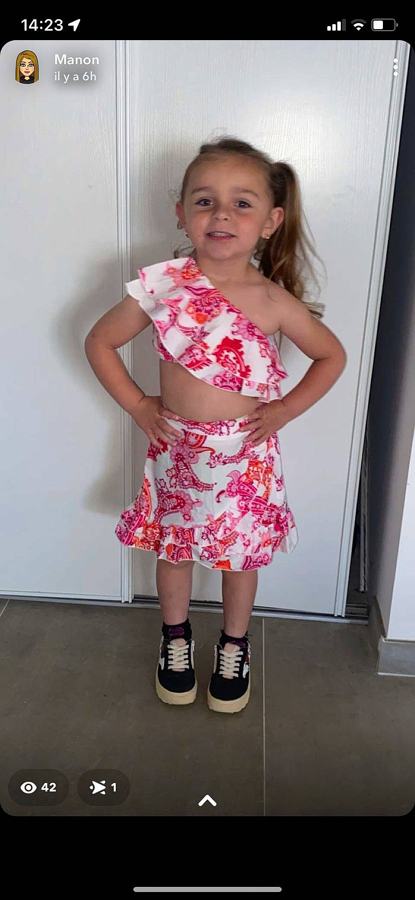 Emma participe au concours pour gagner de l'argent avec cette photo : baby_toddler_clothing, clothing, day_dress, dress, fashion_design, human_leg, joy, knee, leg, magenta, neck, one_piece_garment, pattern, person, pink, purple, sleeve, smile, thigh, toddler