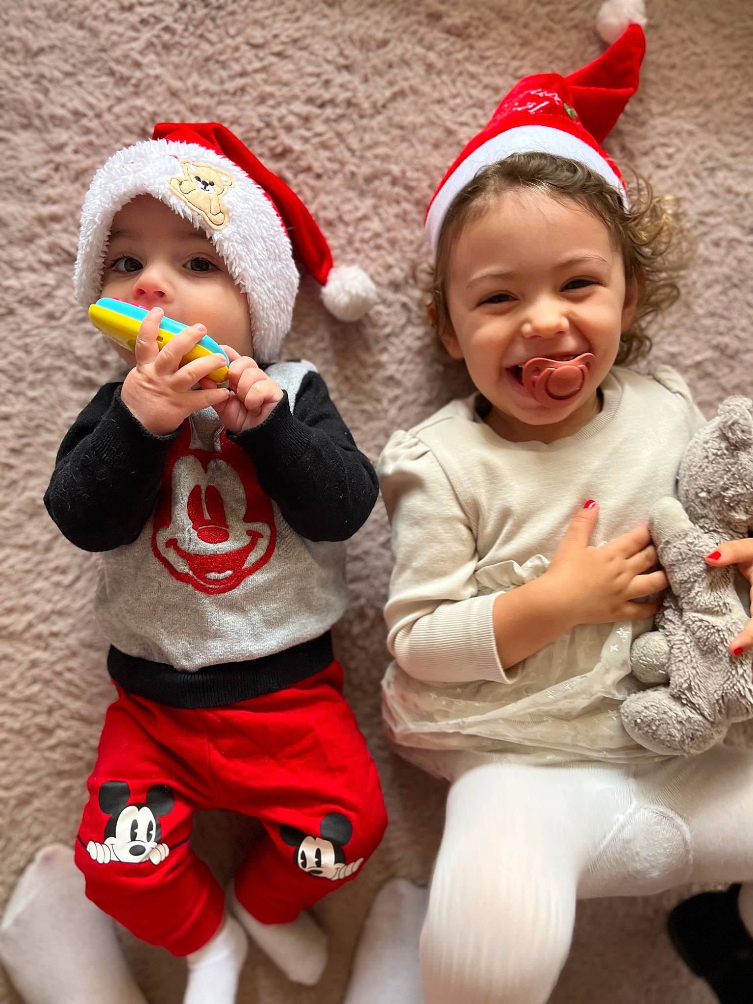Aria participe au concours pour gagner de l'argent avec cette photo : arm, baby_toddler_clothing, cap, child, facial_expression, finger, fun, hand, happy, head, headwear, joy, organ, people, person, photograph, shorts, sleeve, smile, t_shirt