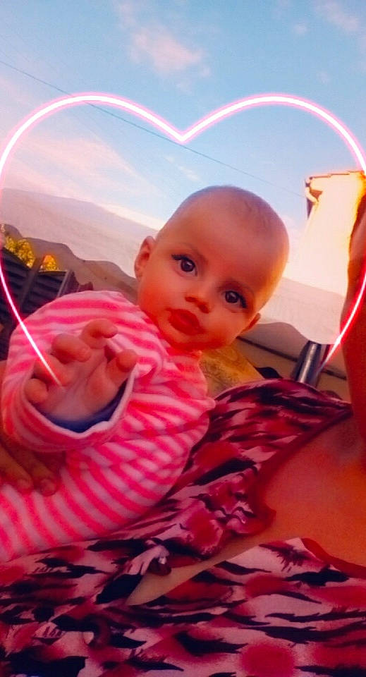 Anna a rejoint le concours — aidez-le/la à gagner de superbes lots ! baby, baby_products, baby_toddler_clothing, baby_toys, bed_sheet, doll, love, peach, person, pink, plastic, toy