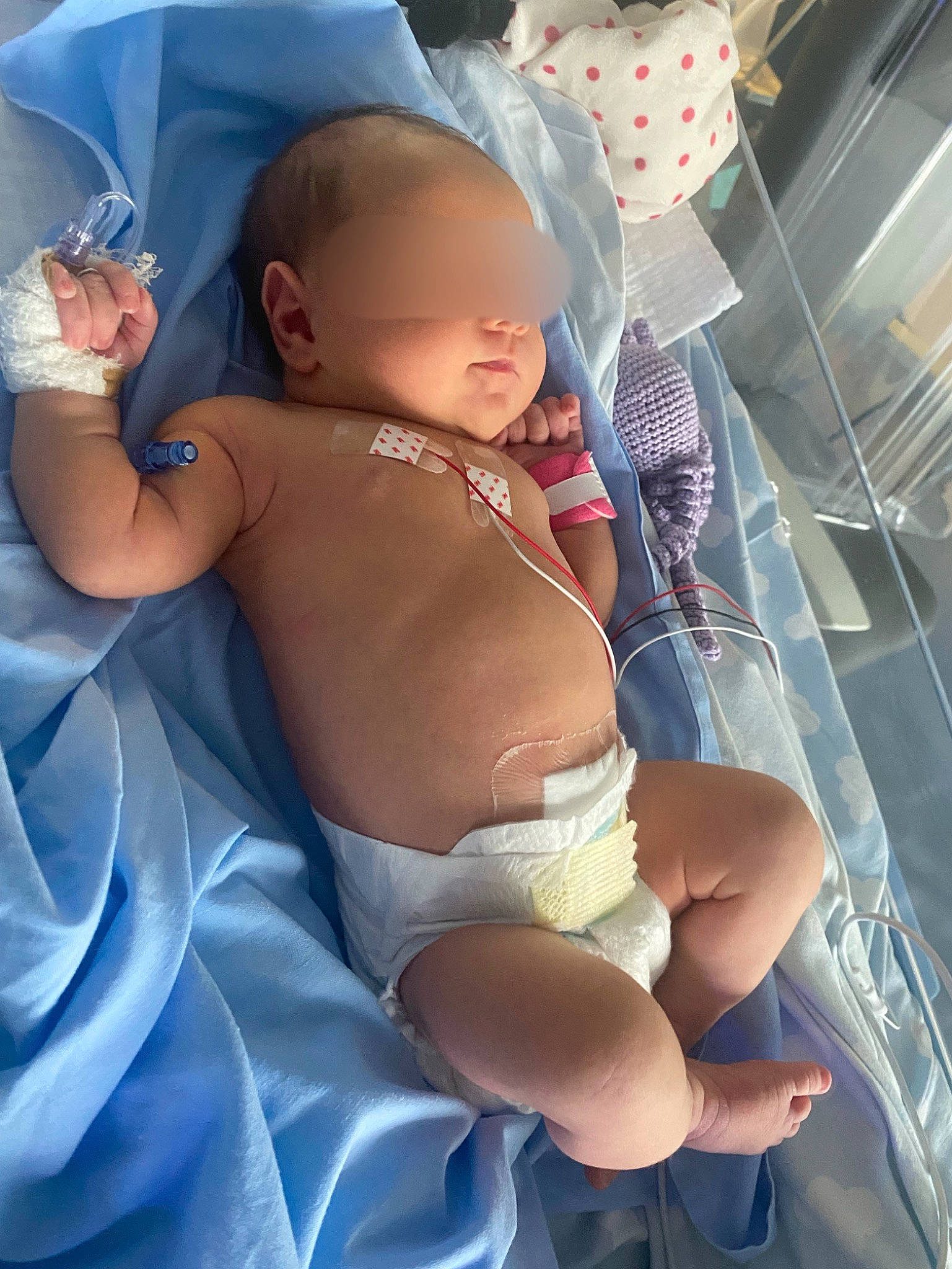 Kayla participe au concours pour gagner de l'argent avec cette photo : abdomen, baby, chest, comfort, diaper, event, finger, gesture, hand, happy, human_leg, joint, person, shoulder, skin, stomach, textile, thigh, thumb, toddler