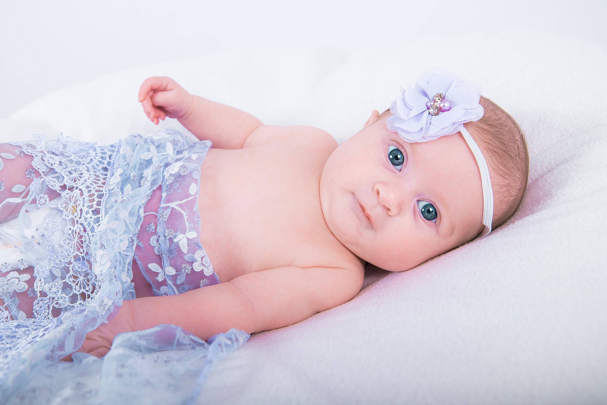 Malia participe au concours pour gagner de l'argent avec cette photo : baby, baby_toddler_clothing, child, comfort, dress, face, flash_photography, grass, happy, headband, headgear, headpiece, headwear, iris, linens, lip, pattern, person, pink, skin