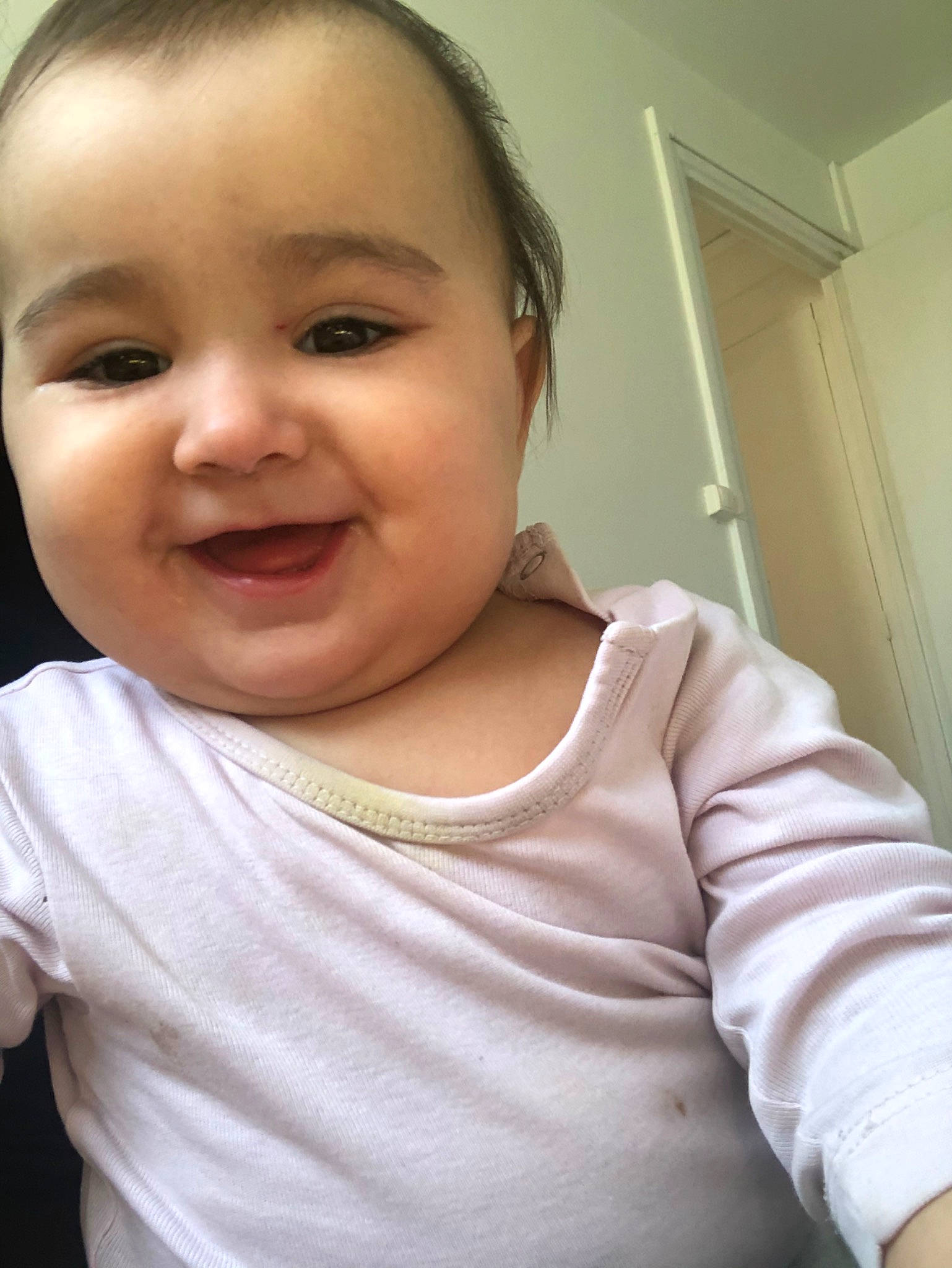 Ayla a rejoint le concours — aidez-le/la à gagner de superbes lots ! arm, cheek, chin, ear, eyebrow, eyelash, forehead, happy, human_body, iris, jaw, joy, lip, mouth, neck, nose, person, shoulder, skin, sleeve