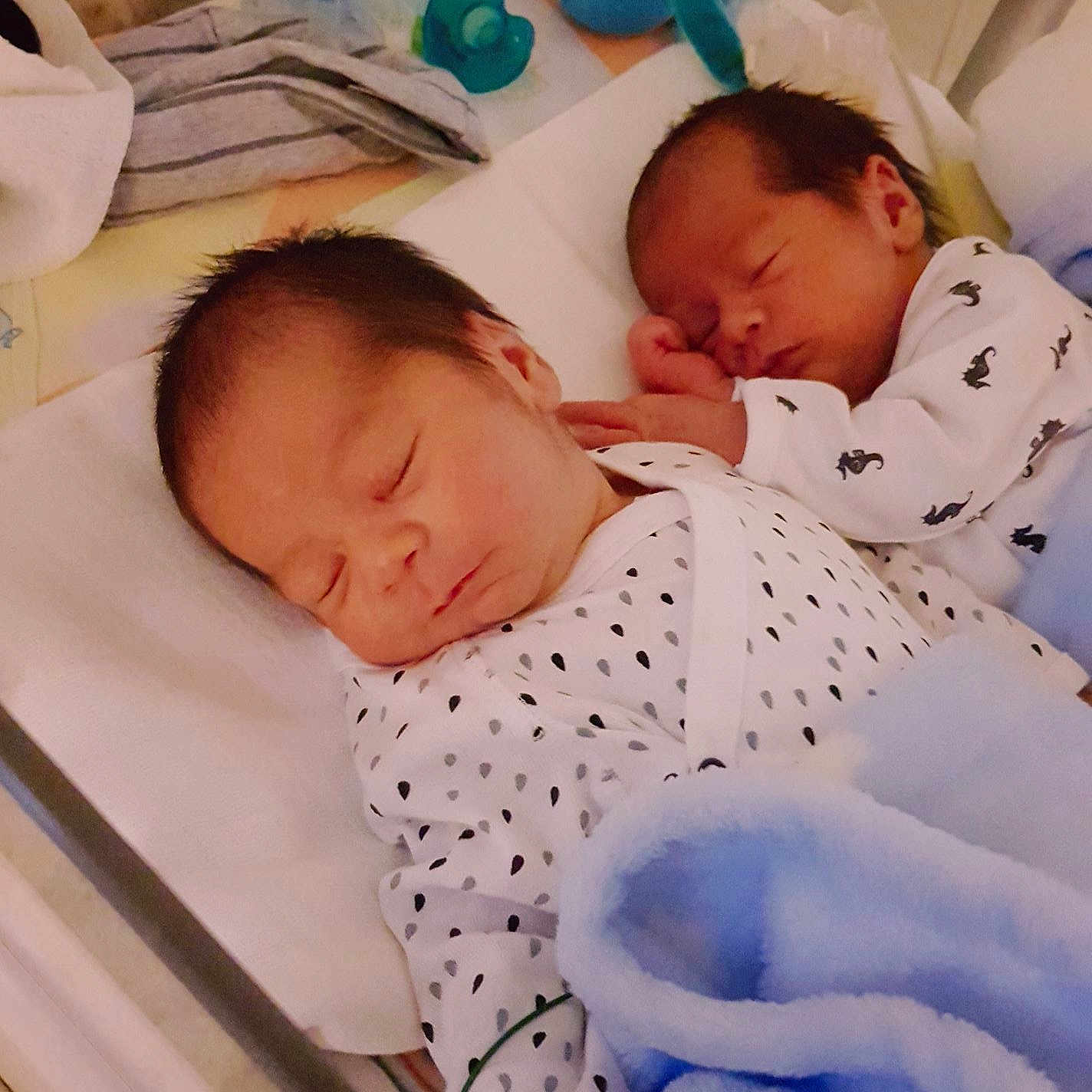 Sofyan Sulyman participe au concours pour gagner de l'argent avec cette photo : arm, baby_products, bed, bedtime, cheek, child, childbirth, day, ear, girl, infant, infant_bed, mother, nap, nose, person, product, skin, sleep, toddler