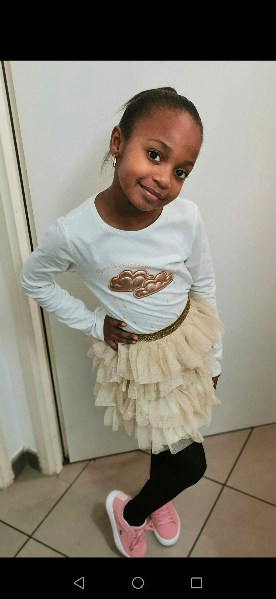 Tyana a rejoint le concours — aidez-le/la à gagner de superbes lots ! abdomen, baby_toddler_clothing, black, black_hair, eye, face, fashion_design, hair, head, human_body, joy, knee, leg, neck, person, shorts, sleeve, smile, t_shirt, thigh