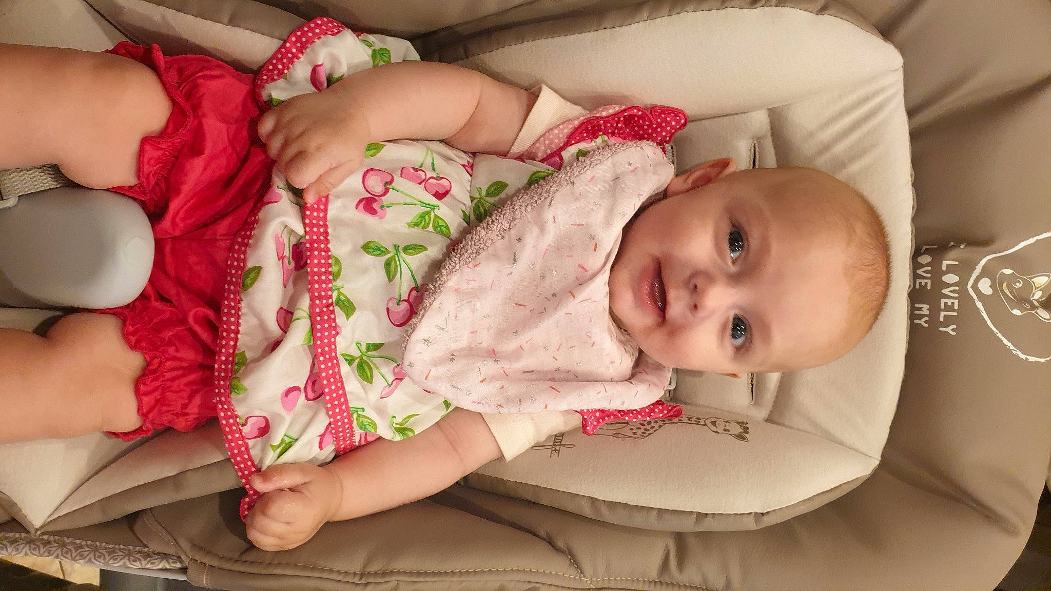 Eléanore participe au concours pour gagner de l'argent avec cette photo : baby, baby_products, baby_sleeping, bedtime, cheek, child, comfort, person, pink, product, skin, toddler