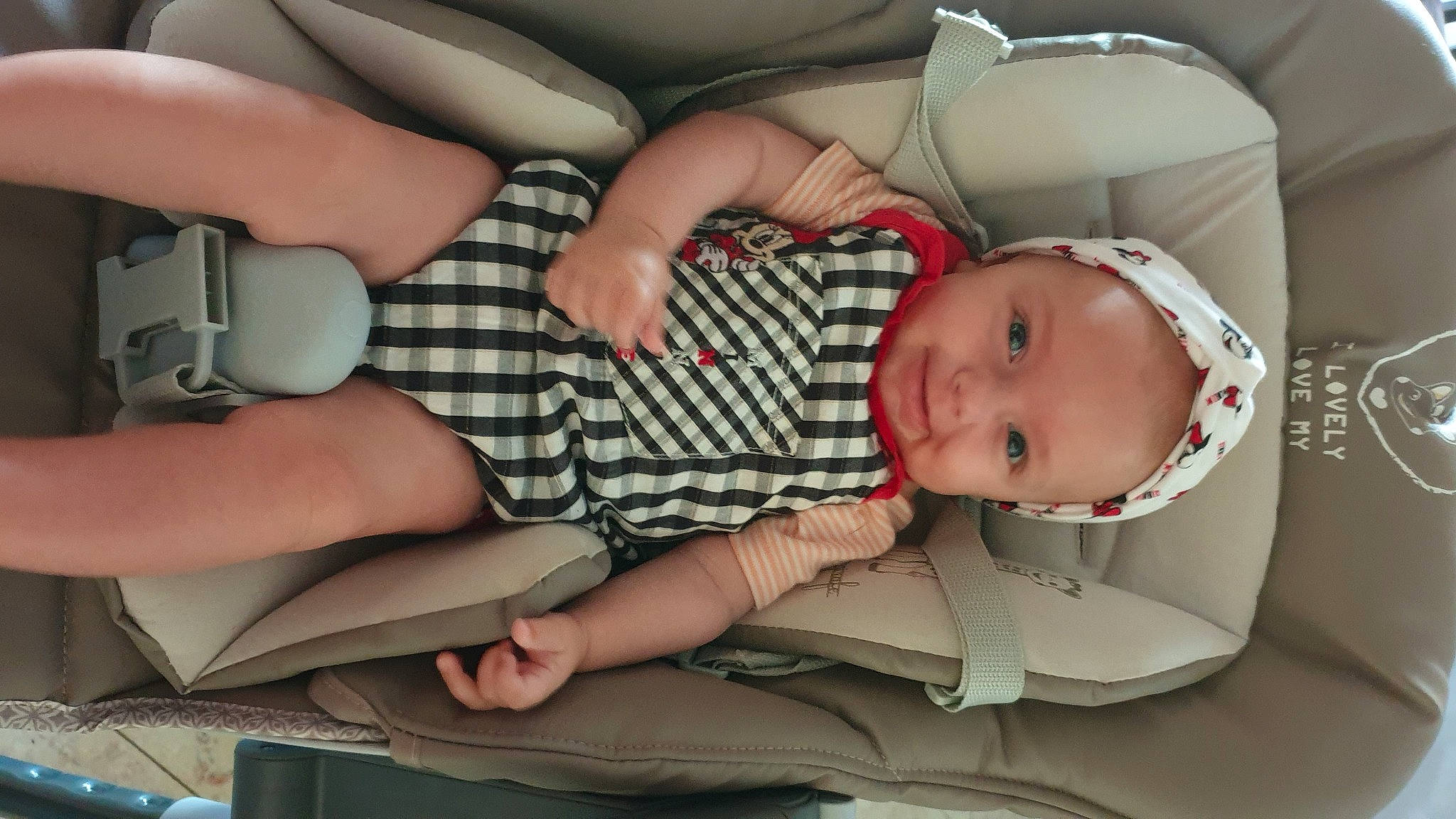 Eléanore a rejoint le concours — aidez-le/la à gagner de superbes lots ! baby, baby_products, birth, child, comfort, headwear, nap, person, product, sleep, toddler