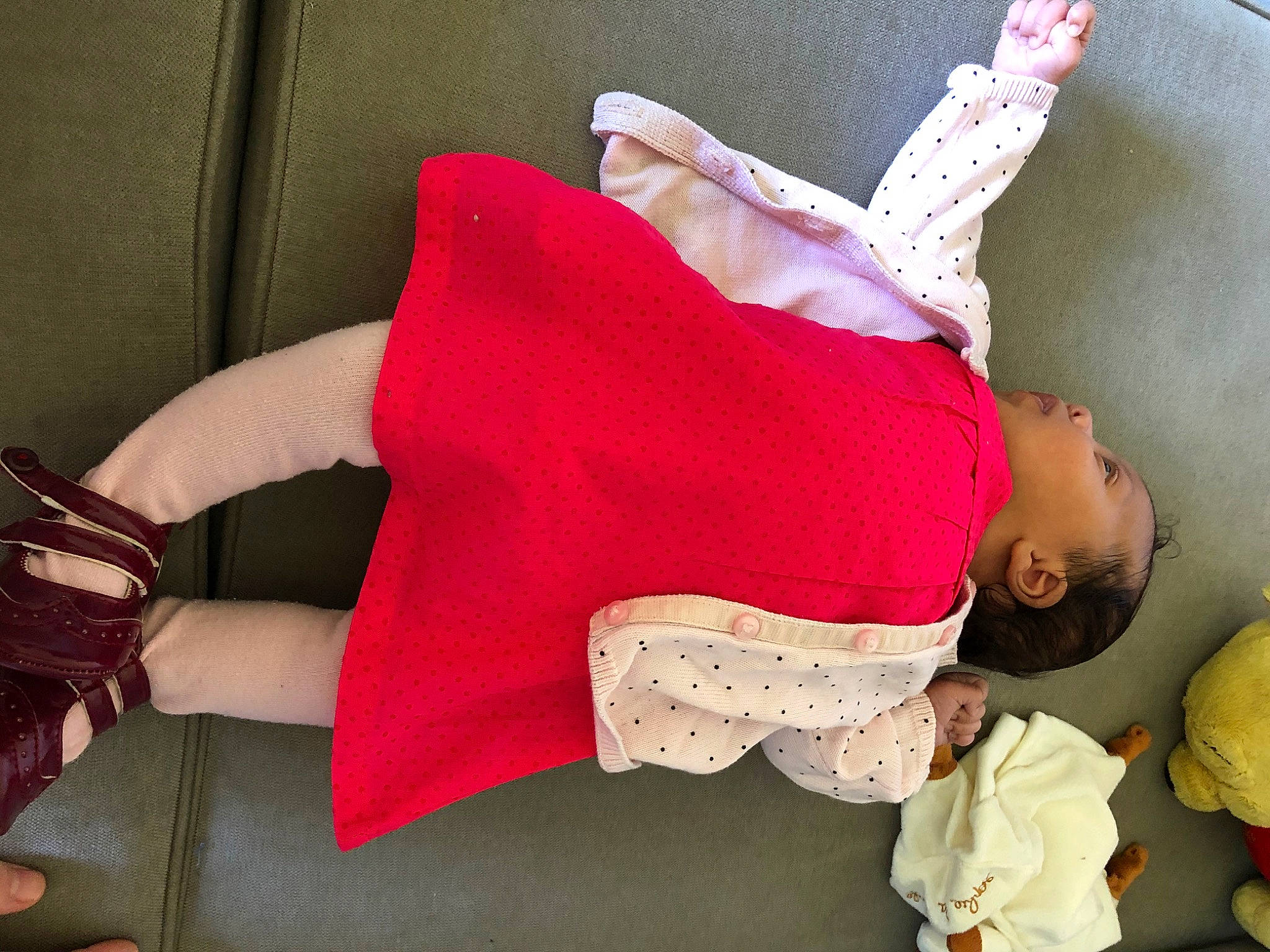 Ashley a rejoint le concours — aidez-le/la à gagner de superbes lots ! arm, baby, child, finger, hand, joint, leg, linens, person, pink, red, textile