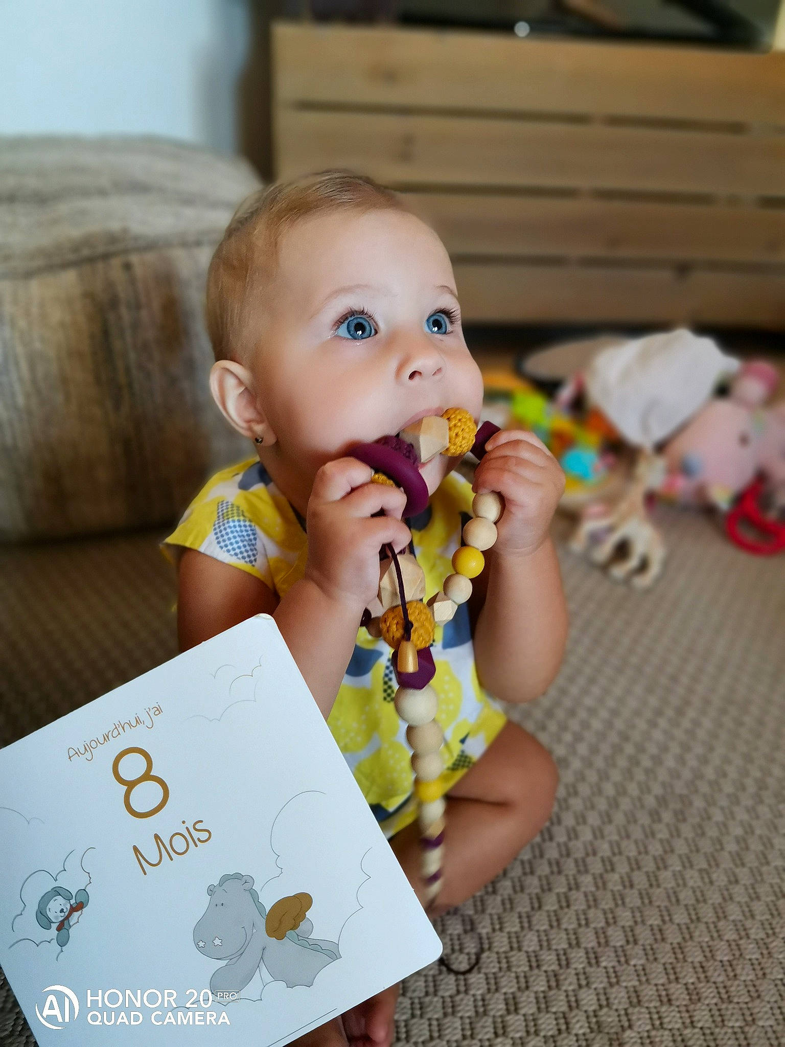 Aïna participe au concours pour gagner de l'argent avec cette photo : baby, child, eating, food, person, play, toddler