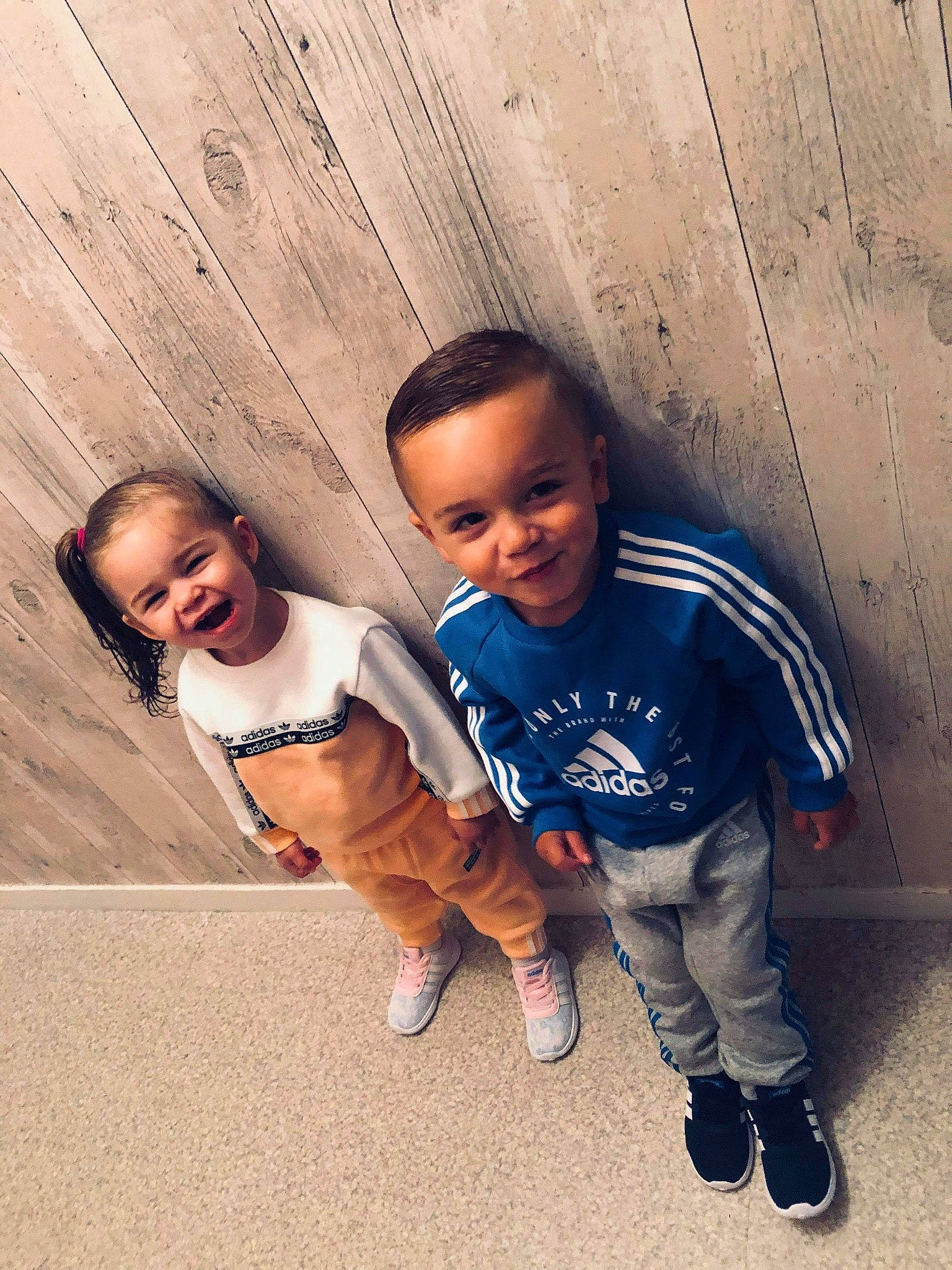 Maelia a rejoint le concours — aidez-le/la à gagner de superbes lots ! architecture, child, cool, face, facial_expression, family, fun, happy, head, joy, people, person, photography, play, sibling, smile, t_shirt, technology, toddler, vacation