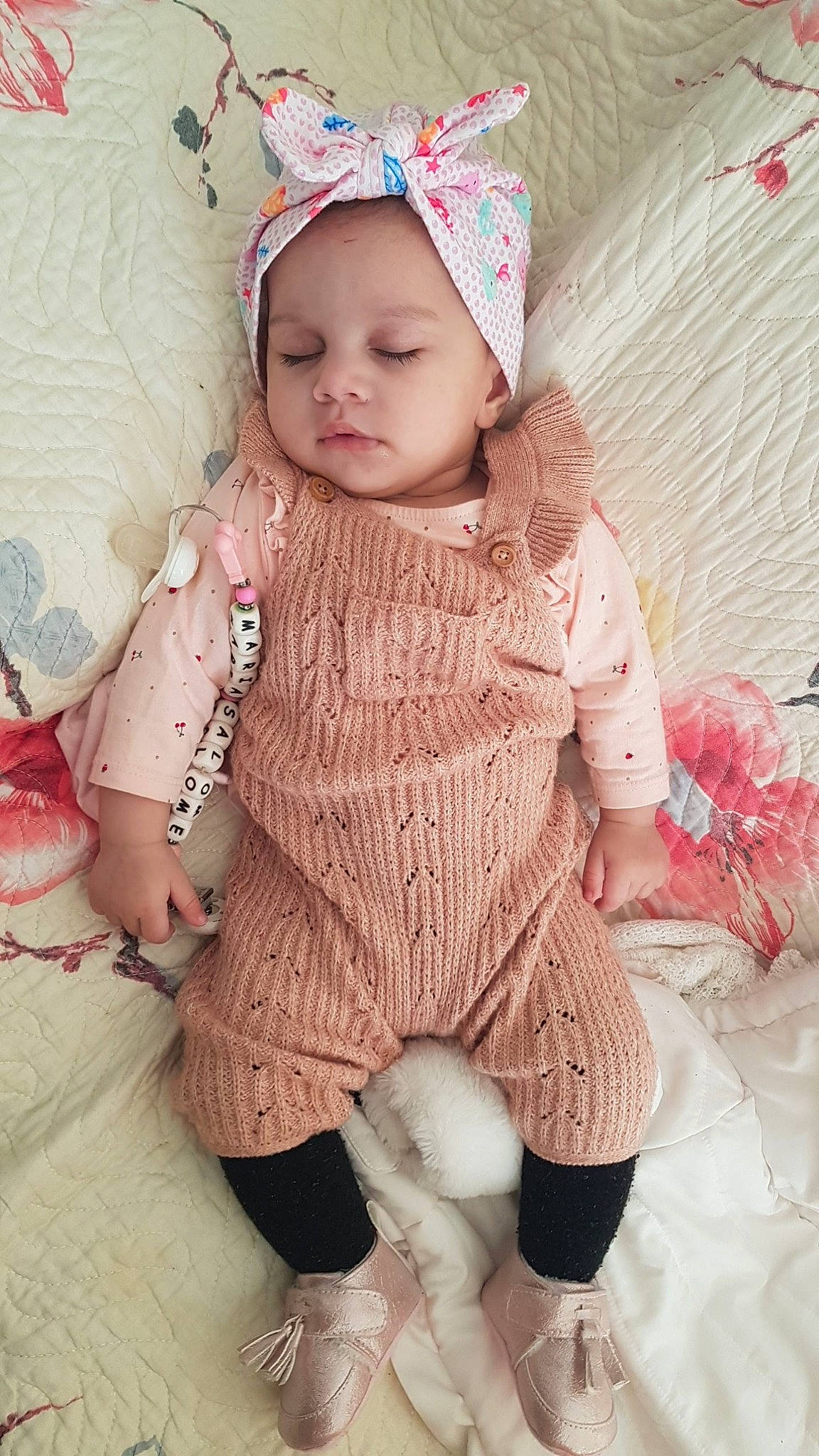 Maria Salomé a rejoint le concours — aidez-le/la à gagner de superbes lots ! arm, baby, baby_toddler_clothing, cap, cheek, dress, eye, face, facial_expression, head, headband, headgear, headwear, lip, magenta, pattern, person, pink, skin, sleeve