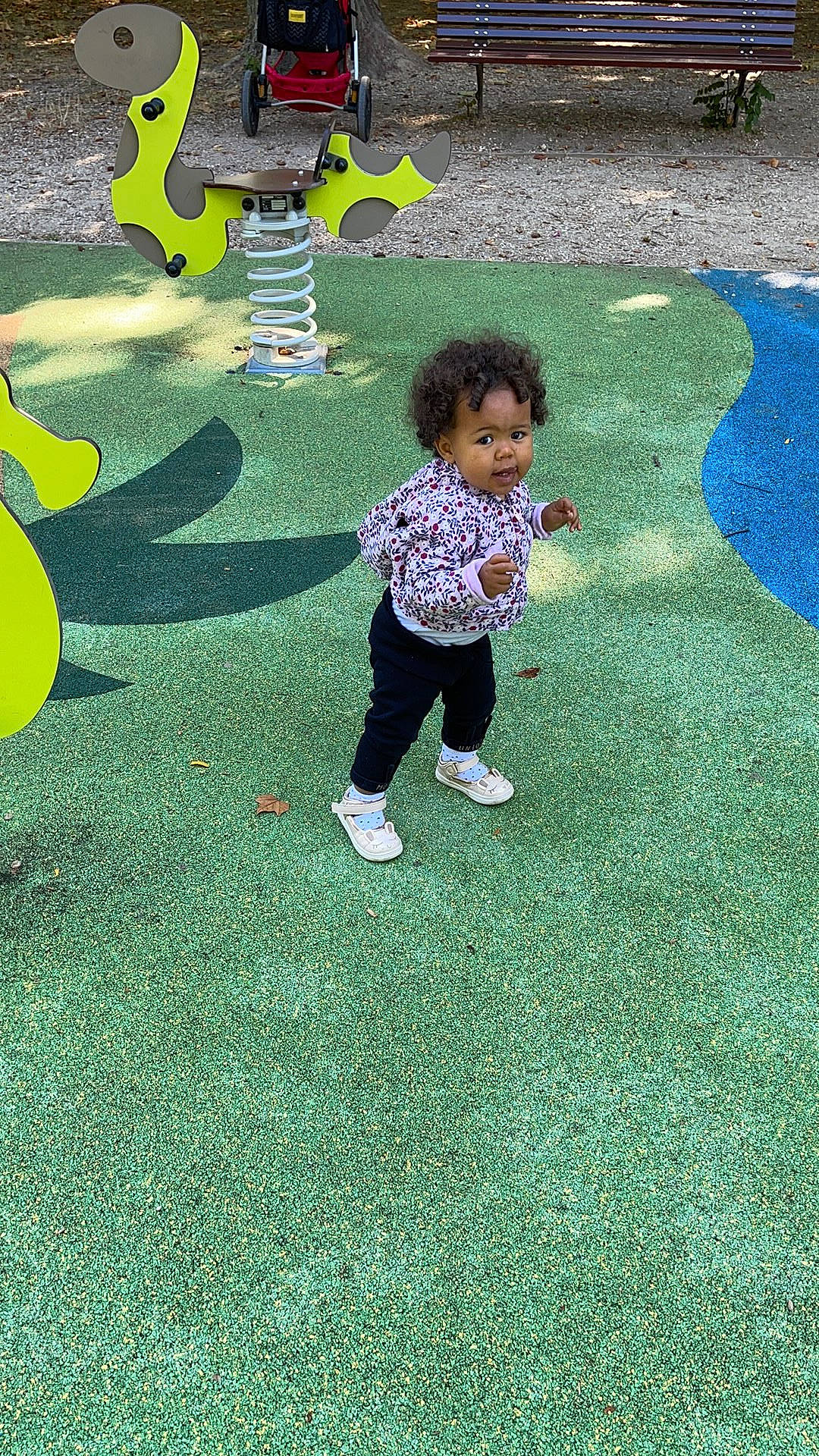 Elyana participe au concours pour gagner de l'argent avec cette photo : asphalt, blue, child, flooring, fun, grass, grass_family, grassland, green, groundcover, happy, lawn, leaf, leisure, people_in_nature, person, recreation, road_surface, shadow, tints_and_shades