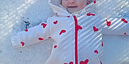Amélia a rejoint le concours — aidez-le/la à gagner de superbes lots ! baby, child, snow, winter, onesie, heart_pattern, hood, red_bow, smile, outdoor, cold_weather, footwear, happy, face, infant, clothing, snowy_ground, cute, person, warm_clothes