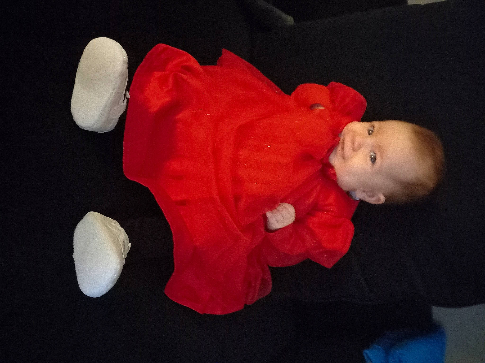 Elia a rejoint le concours — aidez-le/la à gagner de superbes lots ! baby, baby_products, baby_toddler_clothing, cheek, child, ear, event, finger, fun, head, human_body, lighting, nose, person, petal, product, room, sitting, toddler