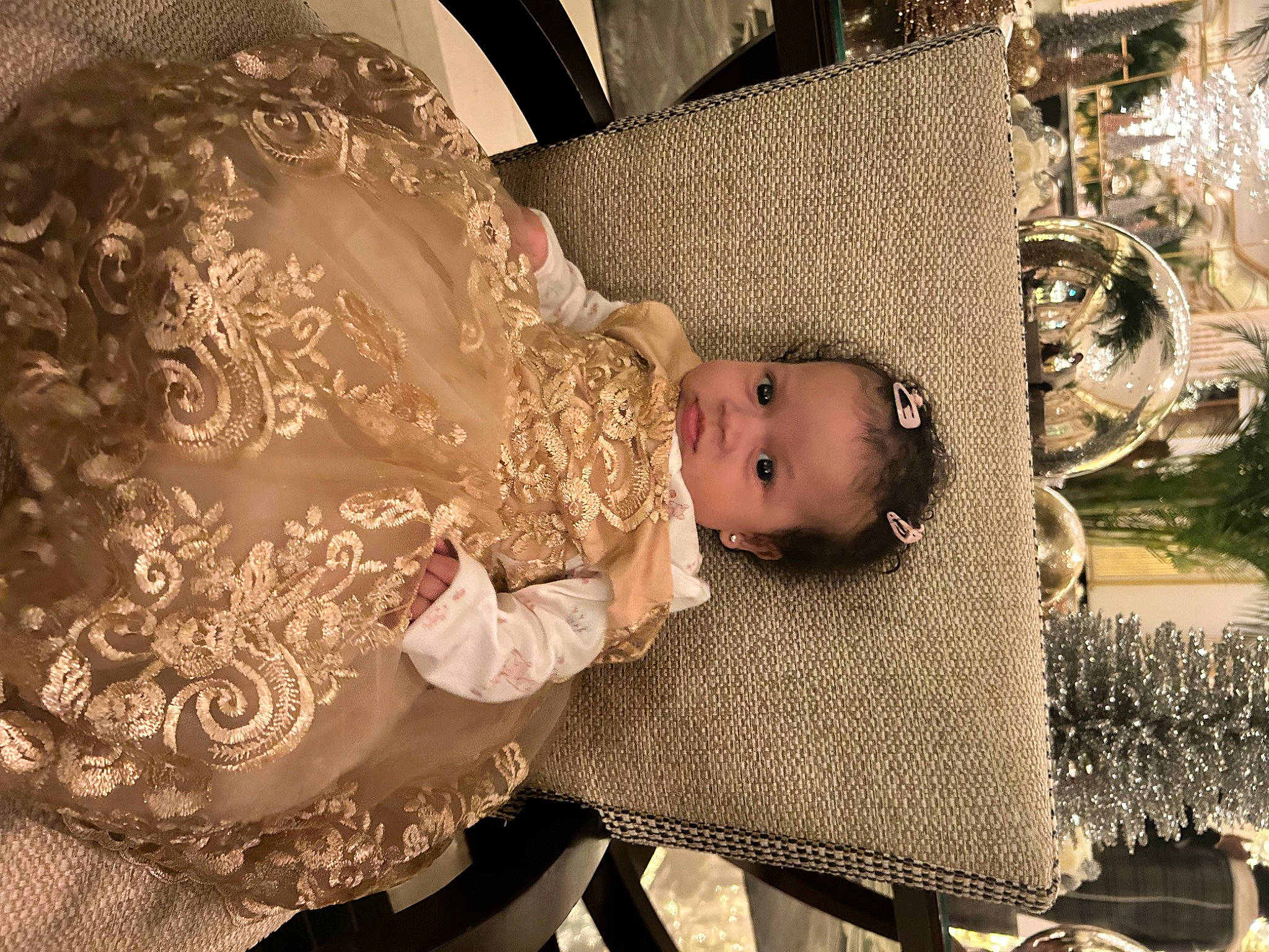 Hope participe au concours pour gagner de l'argent avec cette photo : baby, baby_toddler_clothing, child, couch, embellishment, event, fashion, fashion_accessory, hairstyle, happy, headgear, human, human_body, monochrome, pattern, person, textile, toddler, tradition, vintage_clothing