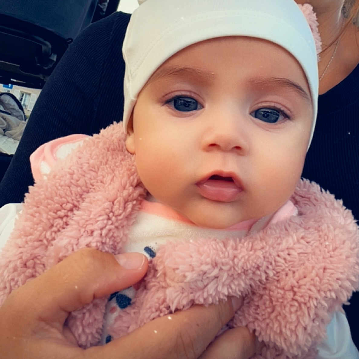 Kiana a rejoint le concours — aidez-le/la à gagner de superbes lots ! accessories, baby, baseballcap, bodypart, bonnet, cap, clothing, coat, face, finger, hand, hat, head, jacket, jewelry, newborn, person, photography, portrait, ring