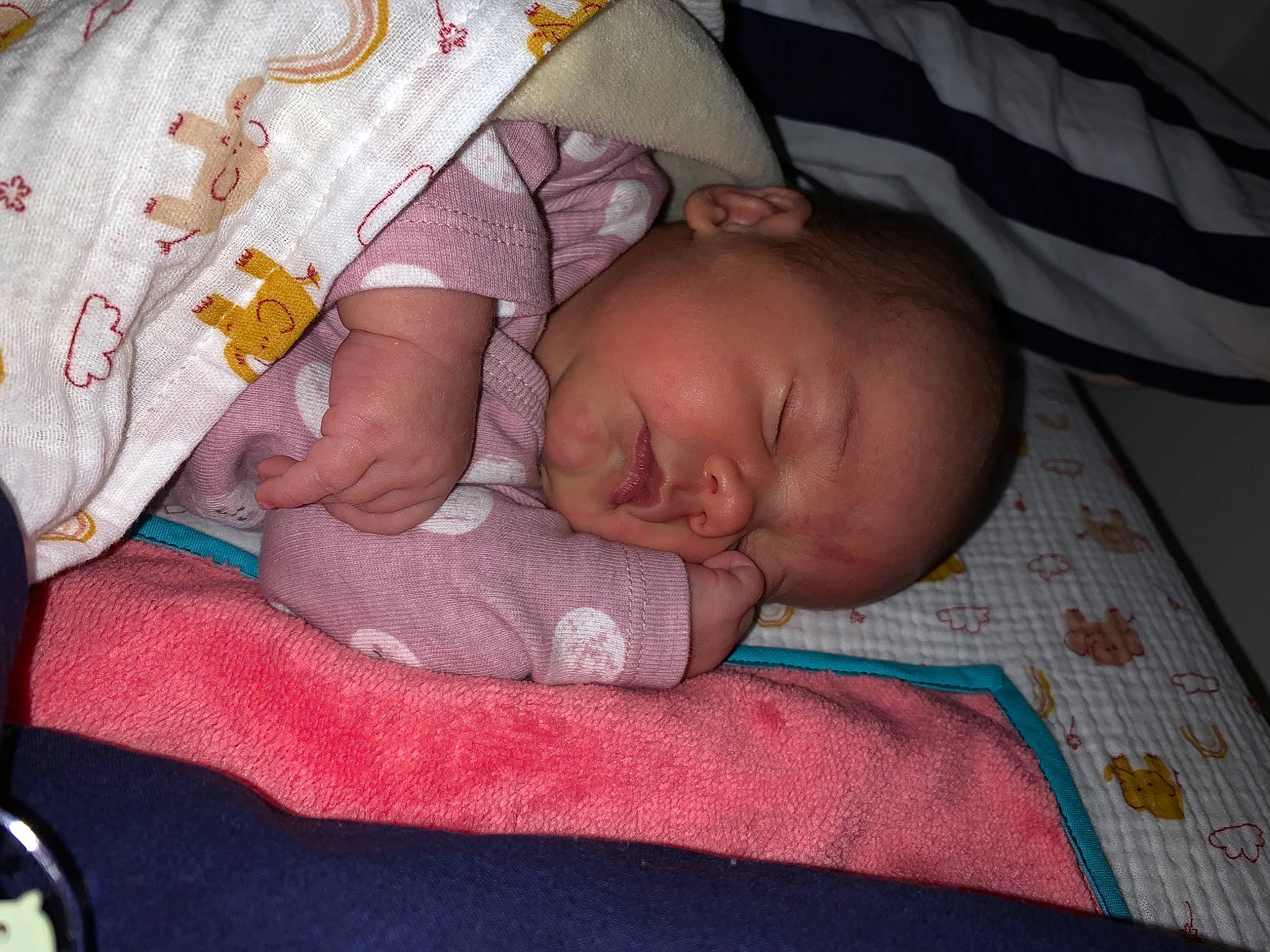 Livia a rejoint le concours — aidez-le/la à gagner de superbes lots ! baby, baby_products, baby_sleeping, baby_toddler_clothing, bed, bedtime, cheek, child, comfort, infant_bed, iris, linens, mouth, nap, person, room, skin, sleep, textile, thumb