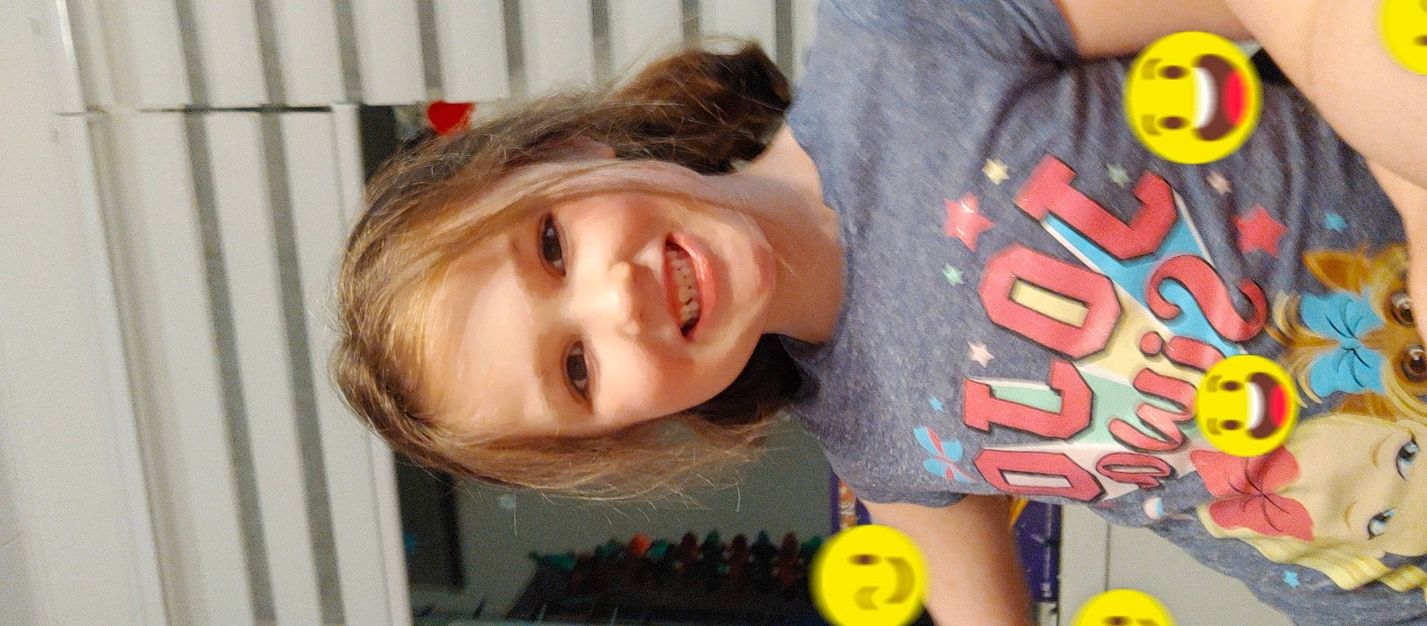 Pénélope participe au concours pour gagner de l'argent avec cette photo : blond, cheek, child, eye, eyelash, fun, happy, joy, leisure, lip, mouth, nose, party, person, skin, smile, sweetness, t_shirt, toddler, toy