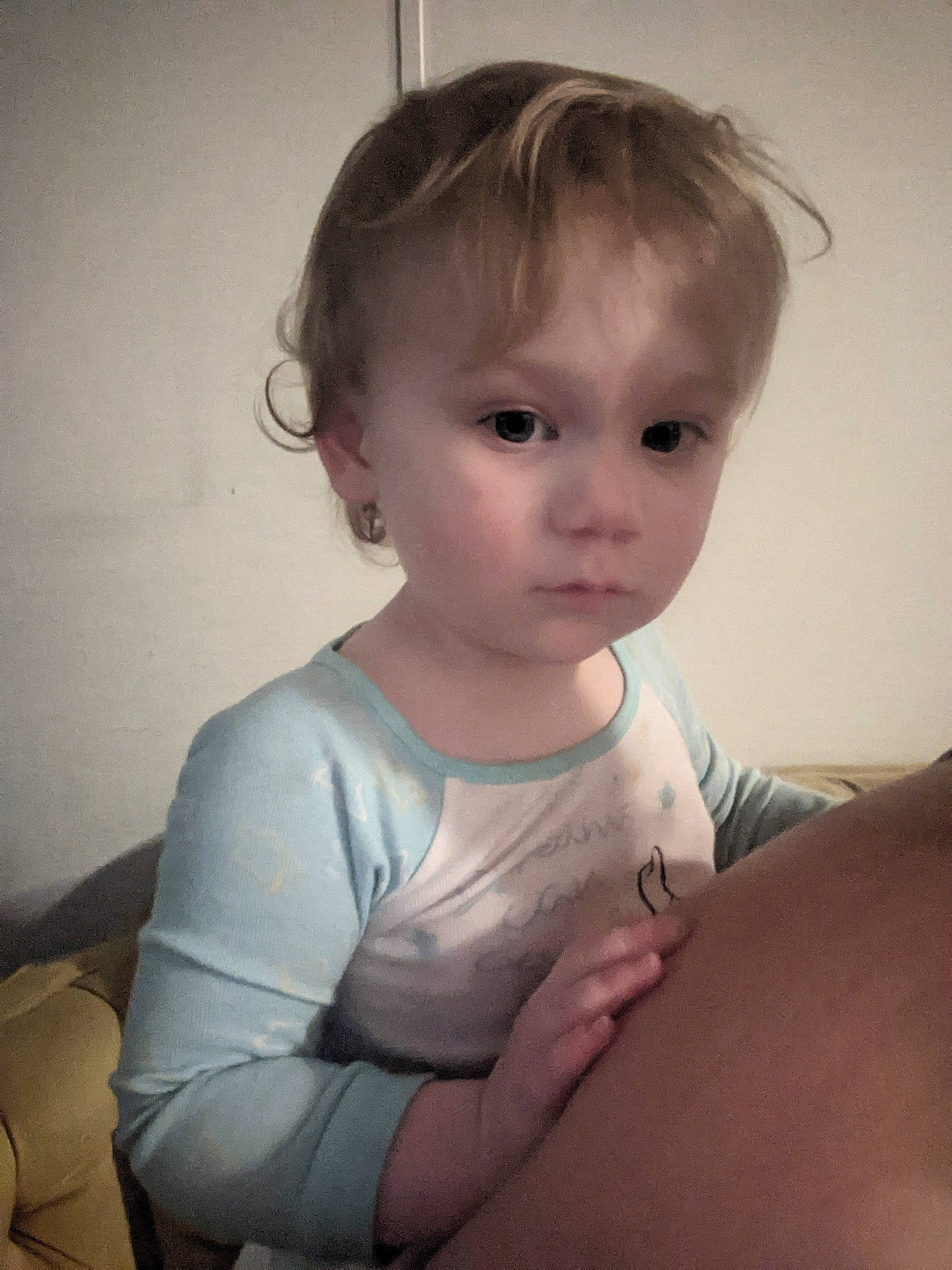 Ariel is registered to the contest to win money with this photo: cheek, chin, ear, elbow, eye, eyebrow, eyelash, face, gesture, human_body, iris, leg, lip, neck, nose, person, shoulder, skin, sleeve, stomach