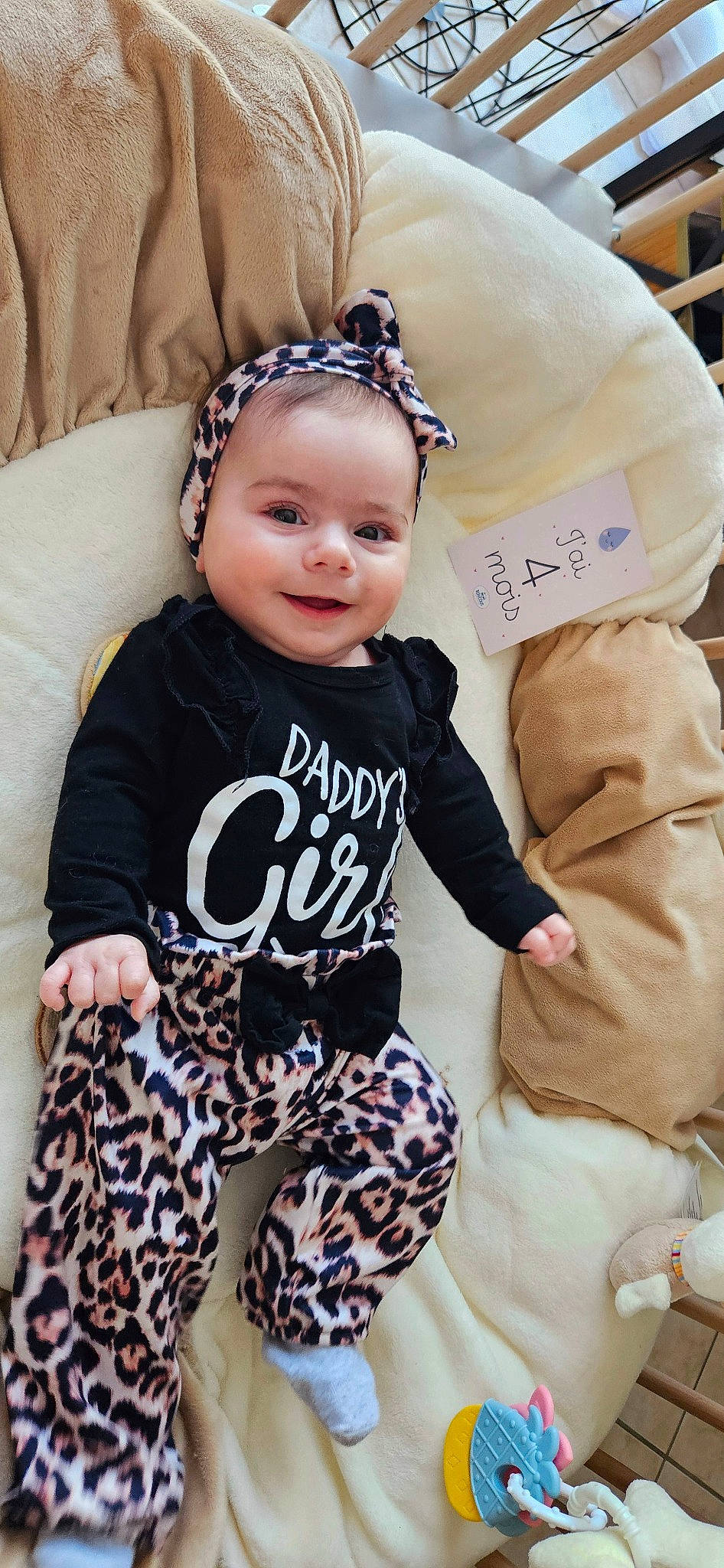 Layana participe au concours pour gagner de l'argent avec cette photo : baby, baby_toddler_clothing, child, cool, eye, face, facial_expression, hairstyle, happy, head, outerwear, pattern, person, pink, product, skin, sleeve, smile, textile, toddler