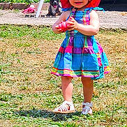 Layana a rejoint le concours — aidez-le/la à gagner de superbes lots ! building, child, dog, dress, footwear, grass, happy, hat, nature, outdoor, person, pink_hat, plant, sandals, smiling, sunny, toddler, toy, white_chair, window