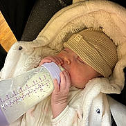 Giulyana a rejoint le concours — aidez-le/la à gagner de superbes lots ! baby, bottle, sleeping, hat, blanket, infant, feeding, cozy, clothing, car_seat, child, cute, peaceful, napping, soft, warm, newborn, hand, face, portrait