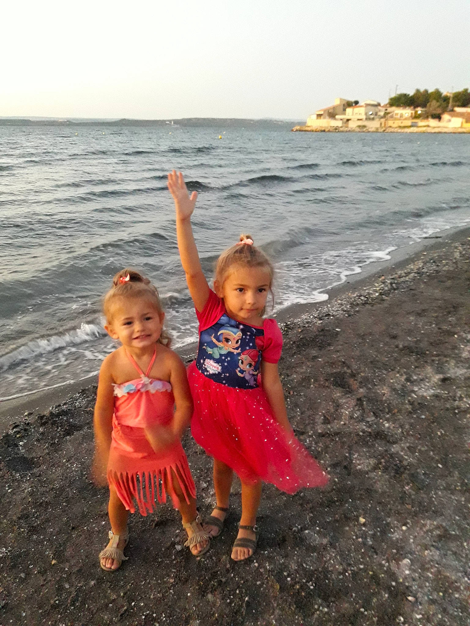 Inaya Zeina a rejoint le concours — aidez-le/la à gagner de superbes lots ! barefoot, beach, child, coast, coastal_and_oceanic_landforms, daughter, fun, happy, joy, leisure, ocean, person, photography, play, sea, shore, smile, summer, toddler, vacation