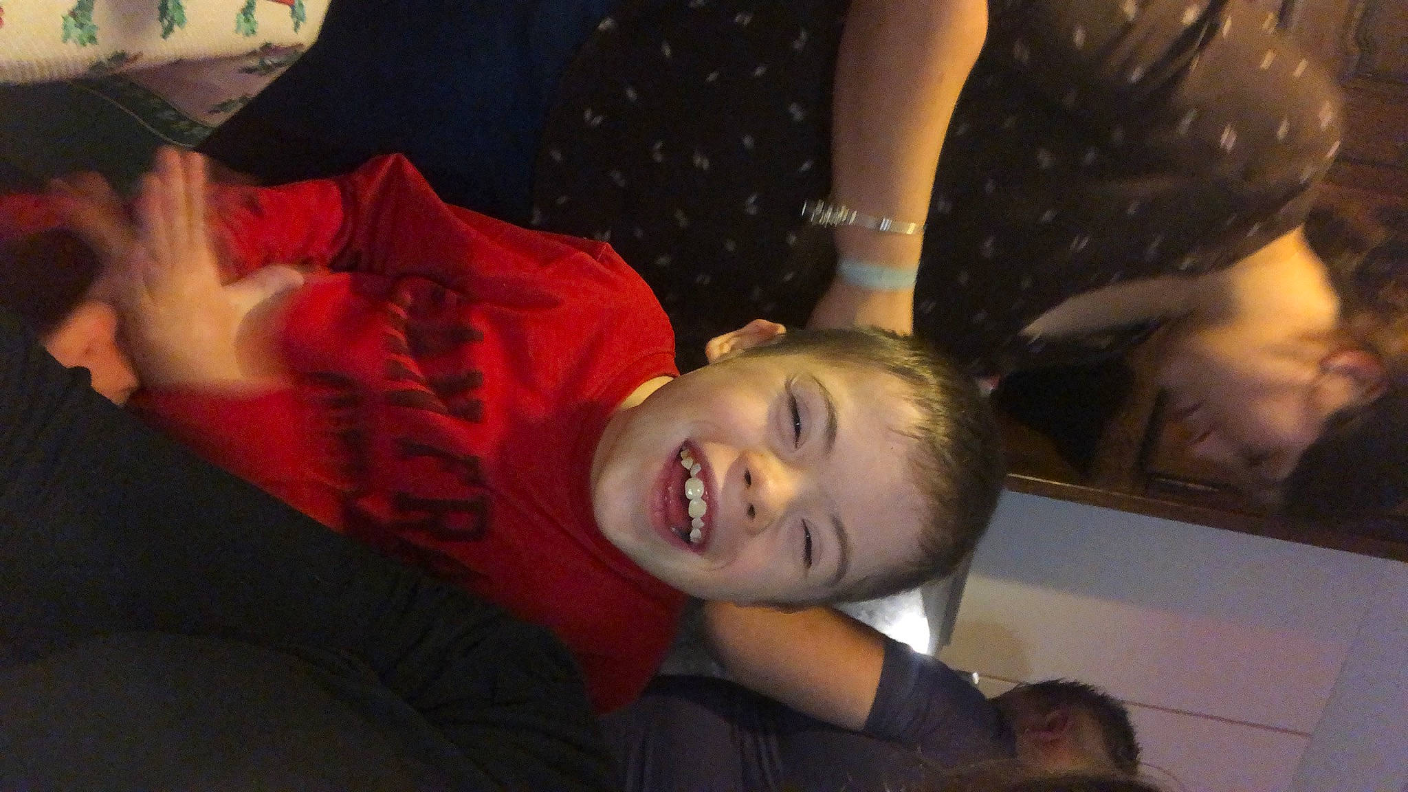 Jonathan a rejoint le concours — aidez-le/la à gagner de superbes lots ! cheek, cool, ear, eyelash, finger, flash_photography, forehead, fun, gesture, hairstyle, happy, jaw, joy, lip, mouth, muscle, neck, nose, person, skin