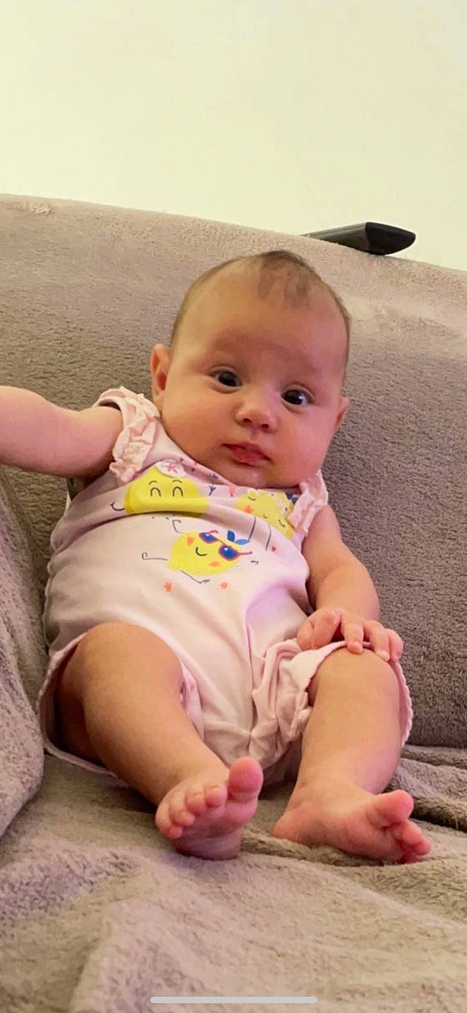 Elena a rejoint le concours — aidez-le/la à gagner de superbes lots ! baby, baby_toddler_clothing, cheek, child, chin, comfort, eye, finger, fun, happy, head, human_body, human_leg, iris, lip, person, pink, skin, stomach, thigh