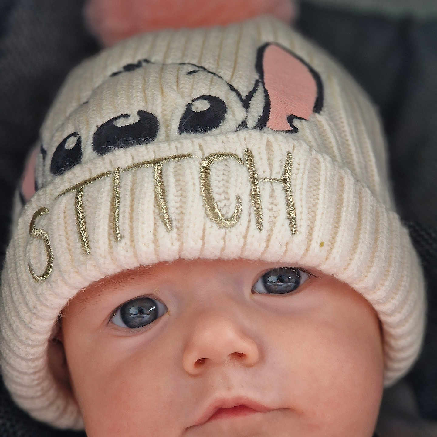 Moreira Iris a rejoint le concours — aidez-le/la à gagner de superbes lots ! adorable, baby, blue_eyes, child, closeup, cute, expression, face, fashion, hat, headwear, infant, knit_hat, pink, portrait, soft_skin, stitch, warm_clothing, winter, young