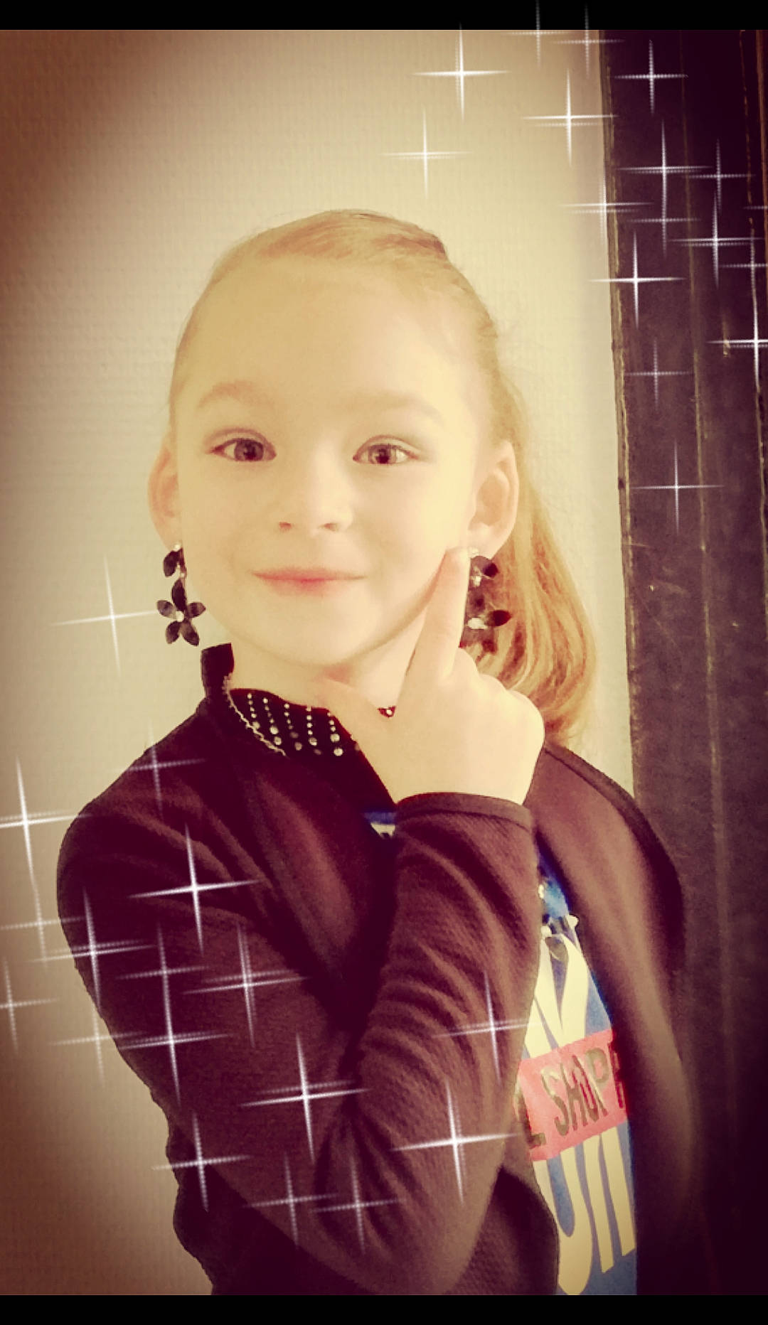 Noelyne participe au concours pour gagner de l'argent avec cette photo : beauty, blond, child, cool, ear, eye, eyebrow, face, forehead, hair, hairstyle, head, lip, person, photography, selfie, skin, smile, toddler