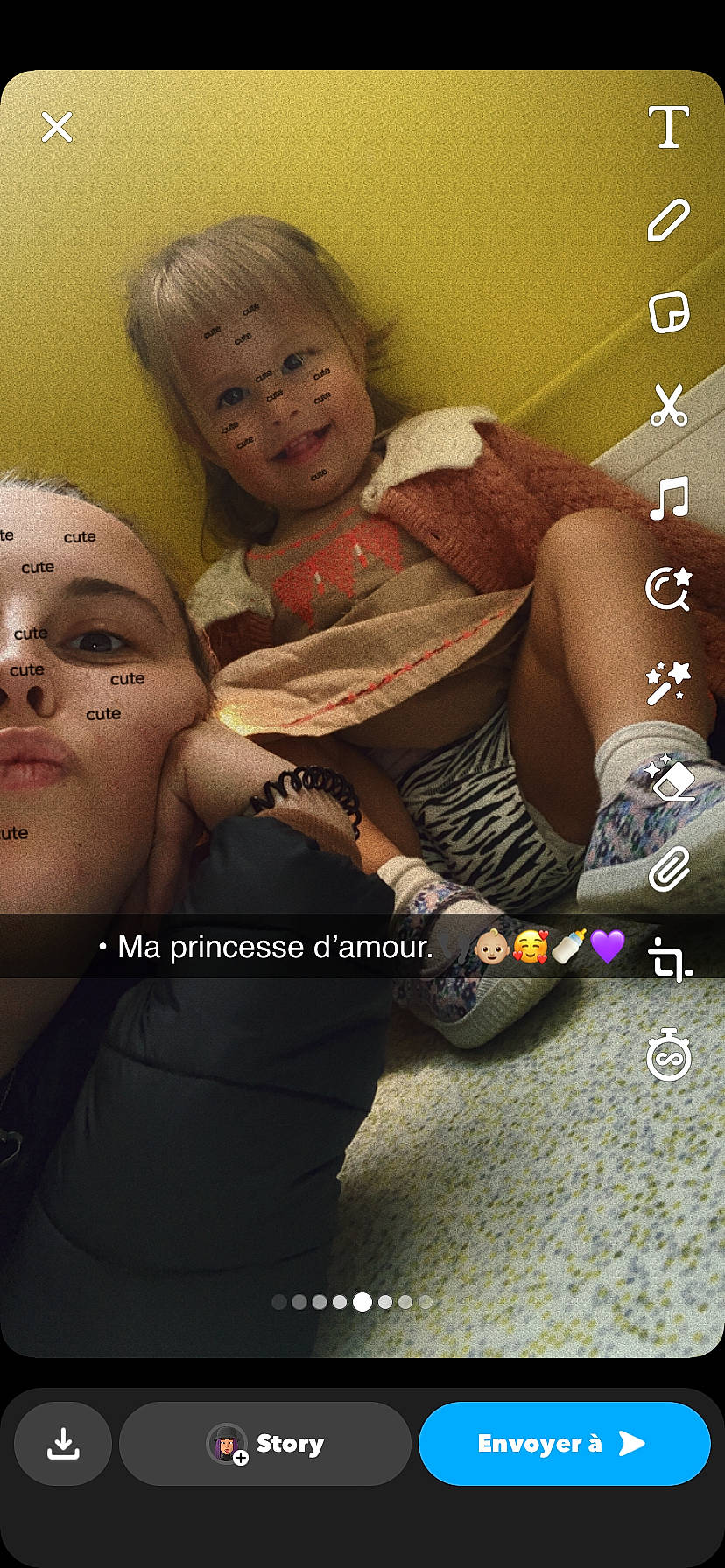 Zelyannah participe au concours pour gagner de l'argent avec cette photo : baby, bracelet, child, cool, fashion_accessory, flash_photography, font, fun, gesture, happy, jewellery, nail, person, photo_caption, play, room, selfie, sitting, thigh, toddler