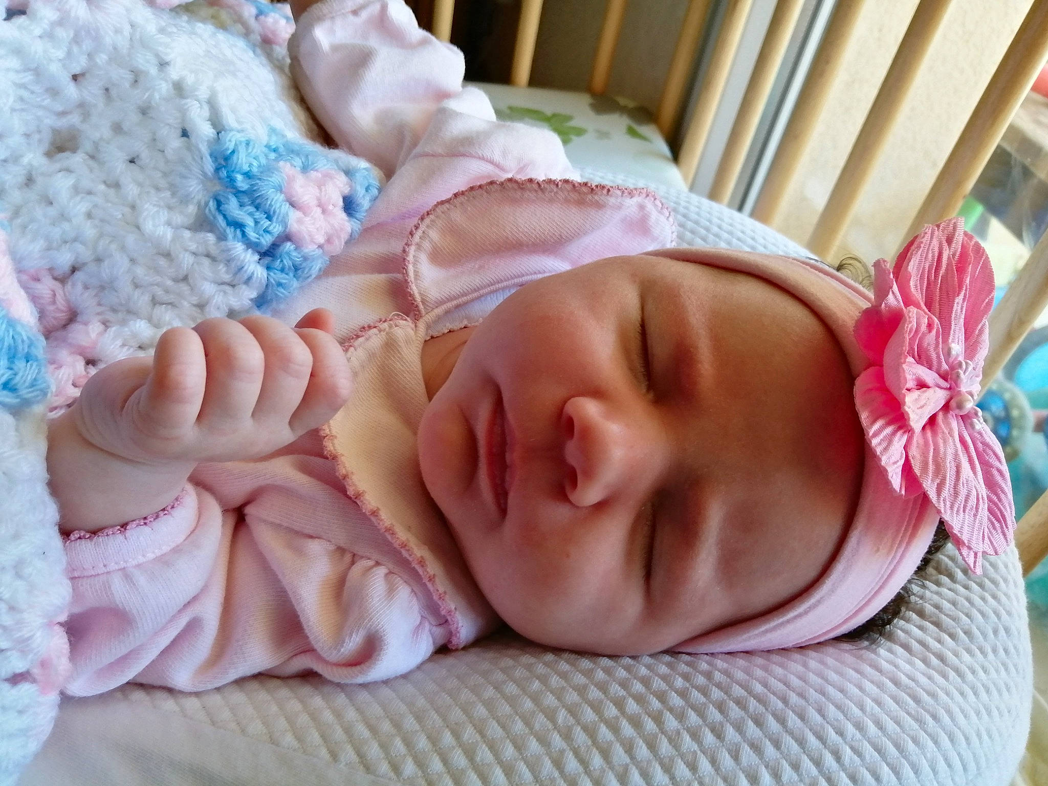 Iryna a rejoint le concours — aidez-le/la à gagner de superbes lots ! baby, baby_sleeping, birth, blanket, bonnet, child, headgear, linens, nap, person, pink, product, skin, sleep, sorrow, textile, toddler