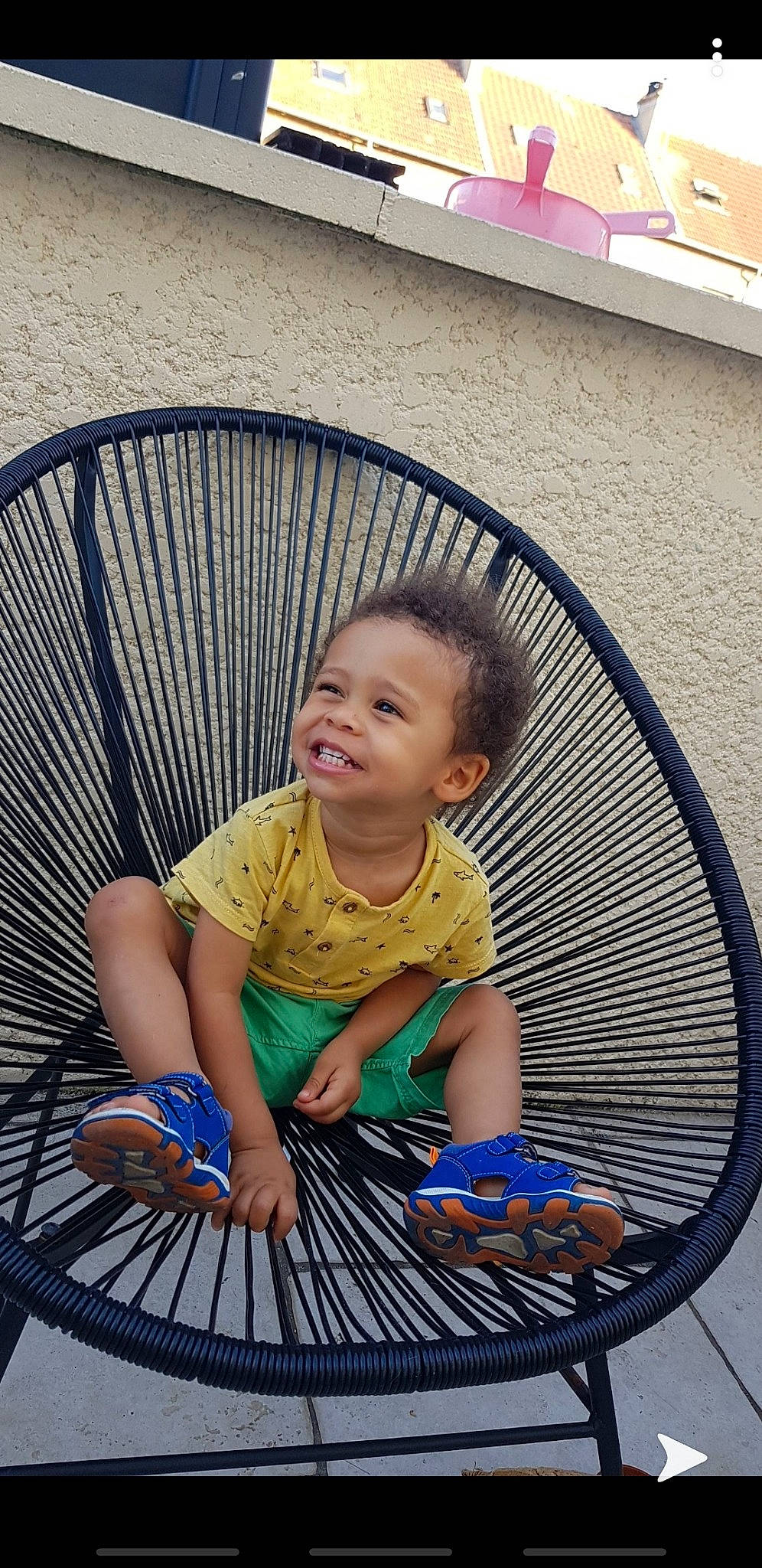 Liam participe au concours pour gagner de l'argent avec cette photo : baby, bicycle_wheel, chair, child, fun, joy, leisure, person, photography, sitting, smile, toddler