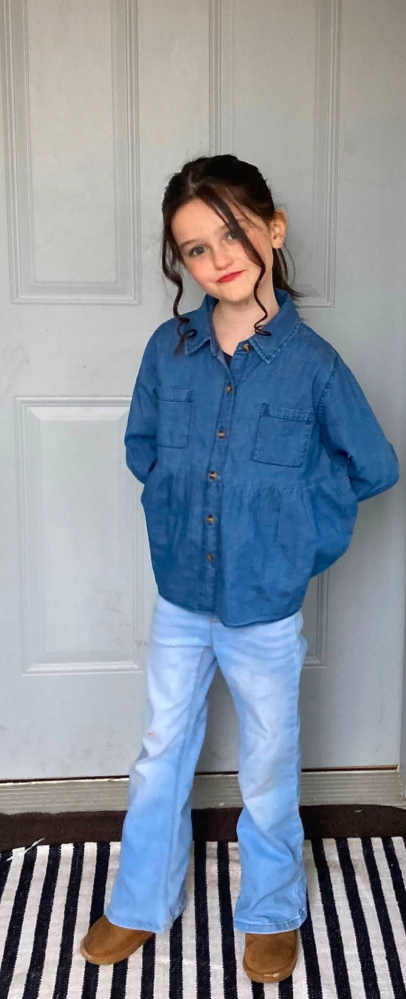 Kendyl is registered to the contest to win money with this photo: blazer, button, collar, denim, dress_shirt, electric_blue, fashion_design, fashion_model, formal_wear, grey, hairstyle, joy, neck, pattern, person, plaid, pocket, sleeve, t_shirt, top