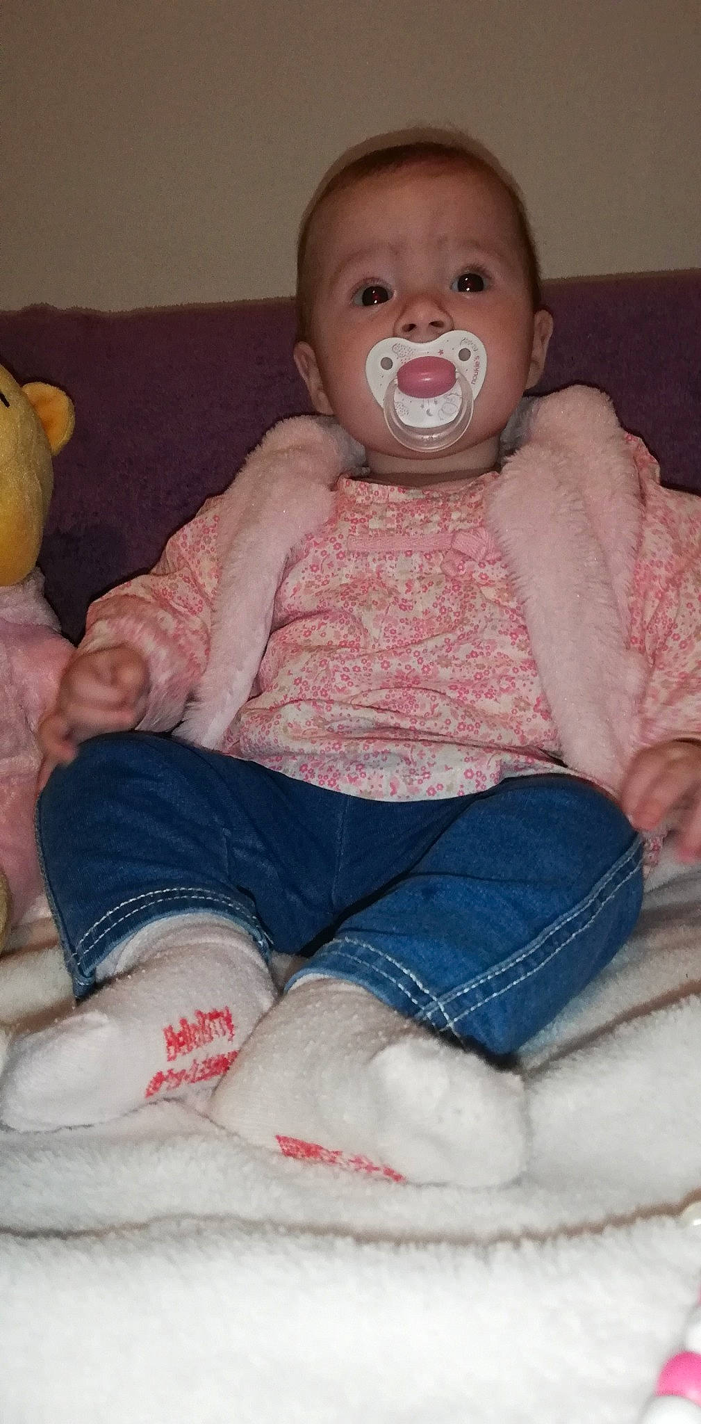 Monika participe au concours pour gagner de l'argent avec cette photo : baby, cheek, child, person, sitting, smile, textile, toddler