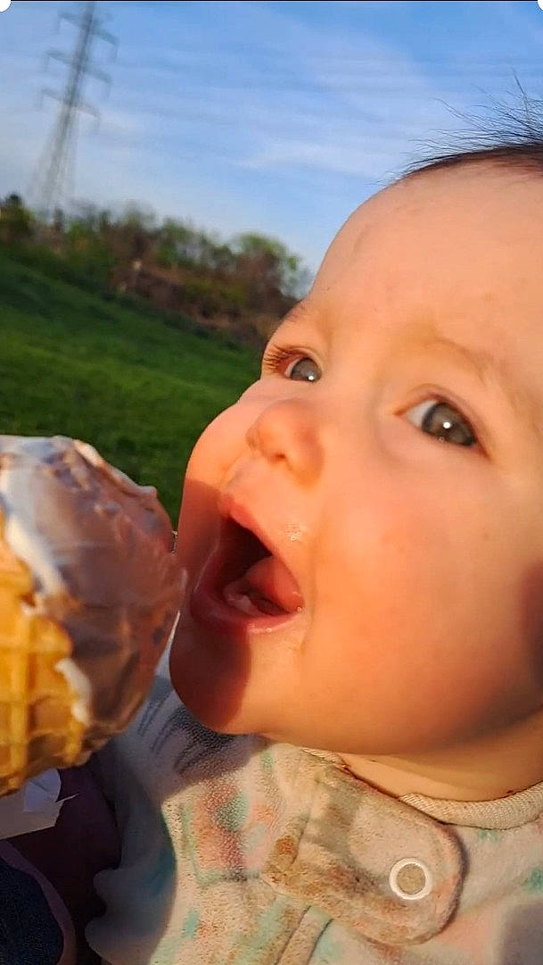 Journey is registered to the contest to win money with this photo: baby, chocolate_ice_cream, cloud, eyelash, finger, gelato, gesture, grass, happy, headwear, ice_cream, ice_cream_cone, iris, lip, mouth, nose, person, sky, smile, sorbetes
