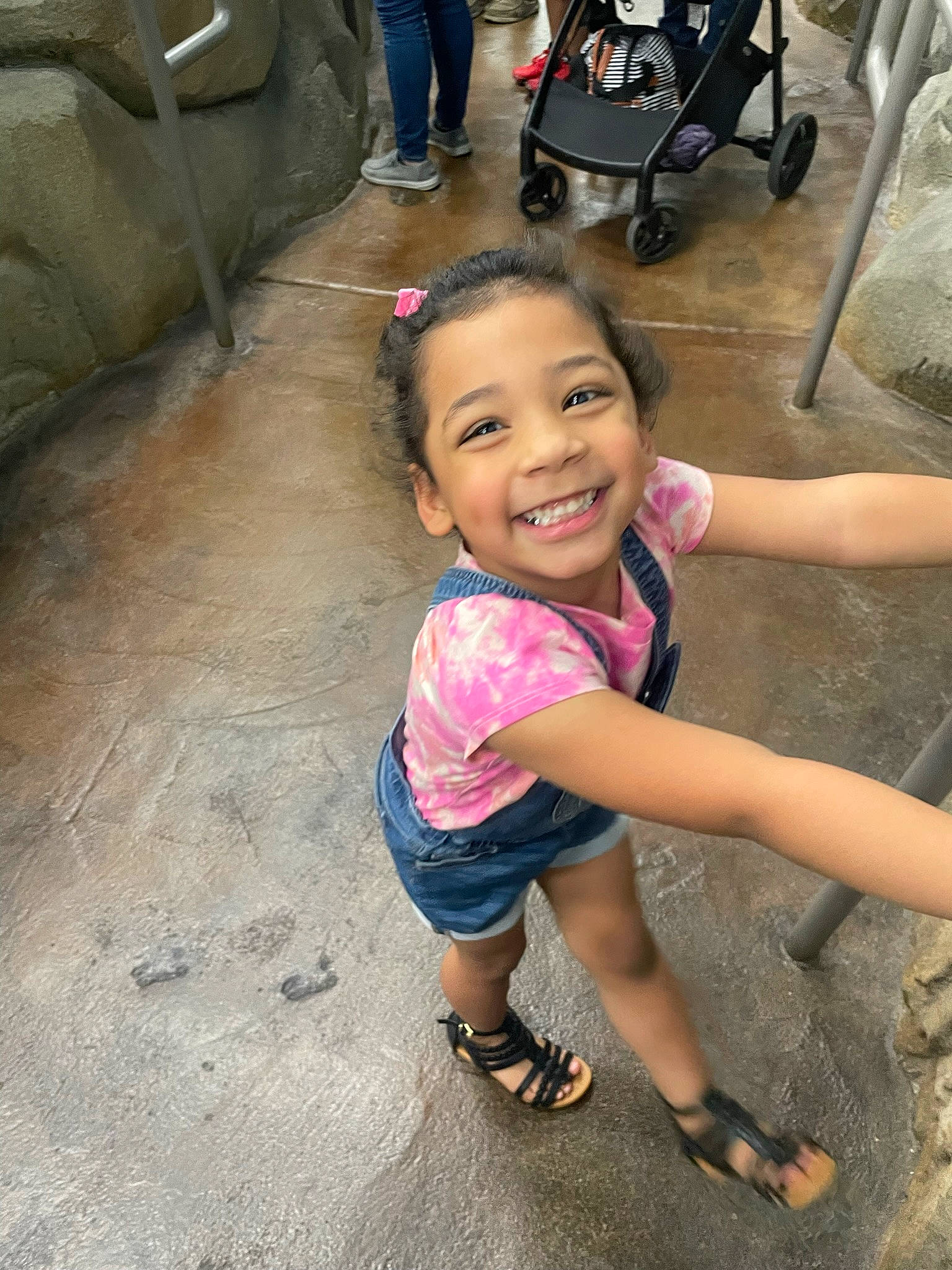 Realynn is registered to the contest to win money with this photo: asphalt, automotive_tire, black, child, flip_flops, happy, human_leg, joint, joy, leg, leisure, person, public_space, road_surface, sandal, shoe, shorts, skin, smile, sneakers