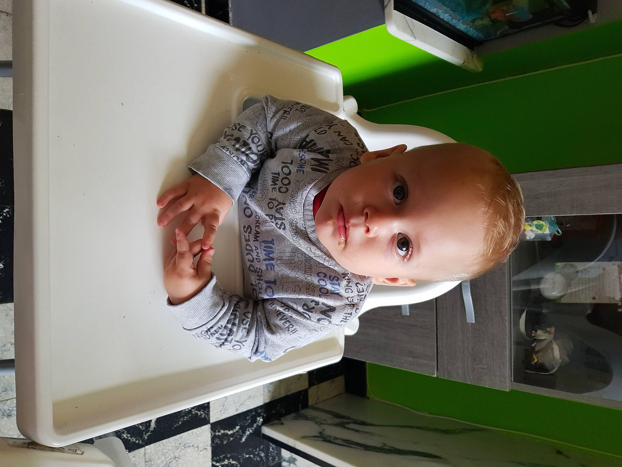 Mavrick participe au concours pour gagner de l'argent avec cette photo : art, baby, child, eyelash, hat, person, room, service, toddler, visual_arts