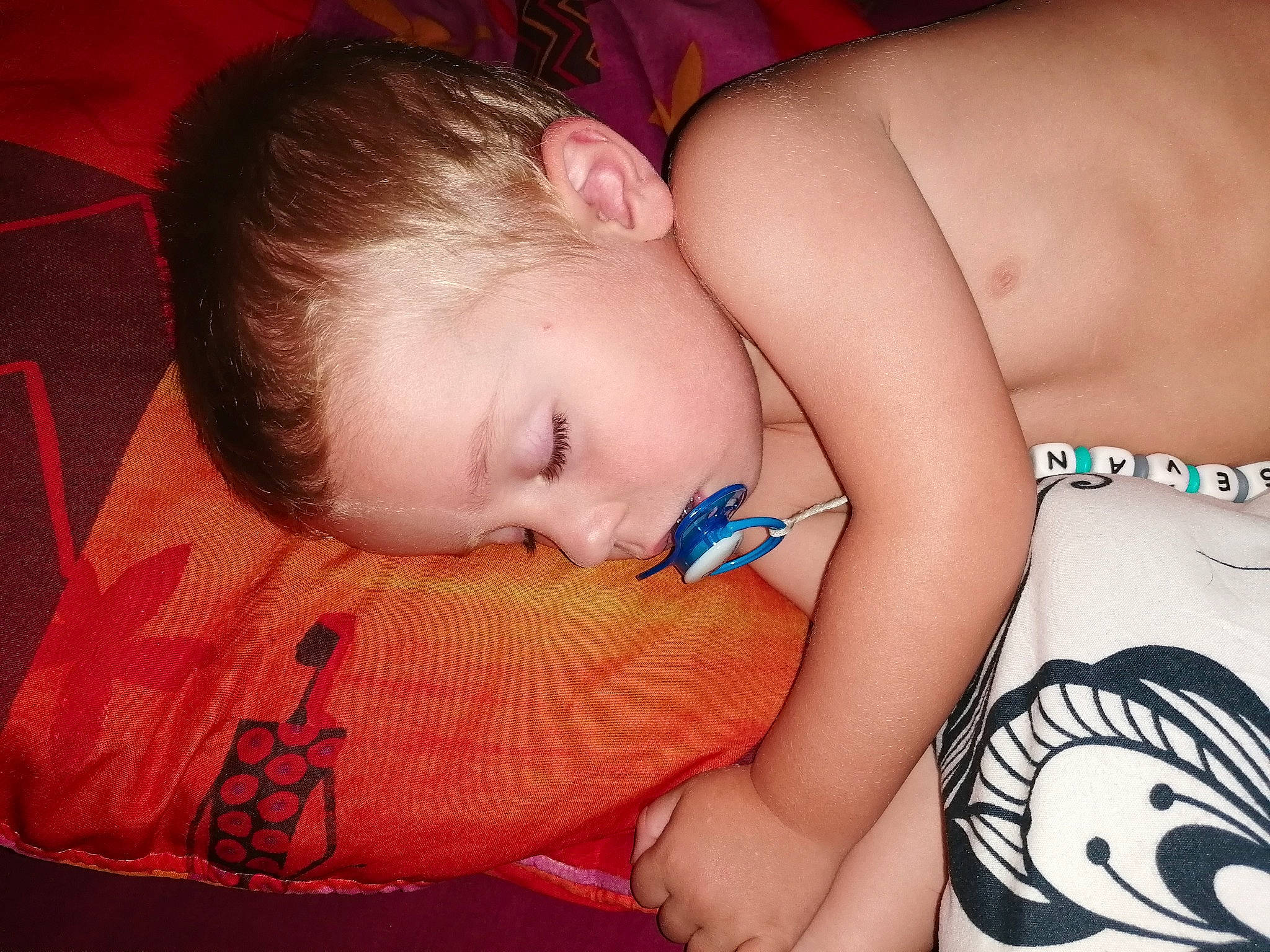 Sevan participe au concours pour gagner de l'argent avec cette photo : arm, baby, cheek, chest, child, ear, eye, face, finger, flesh, hand, head, joint, lip, mouth, neck, nose, person, skin, tattoo