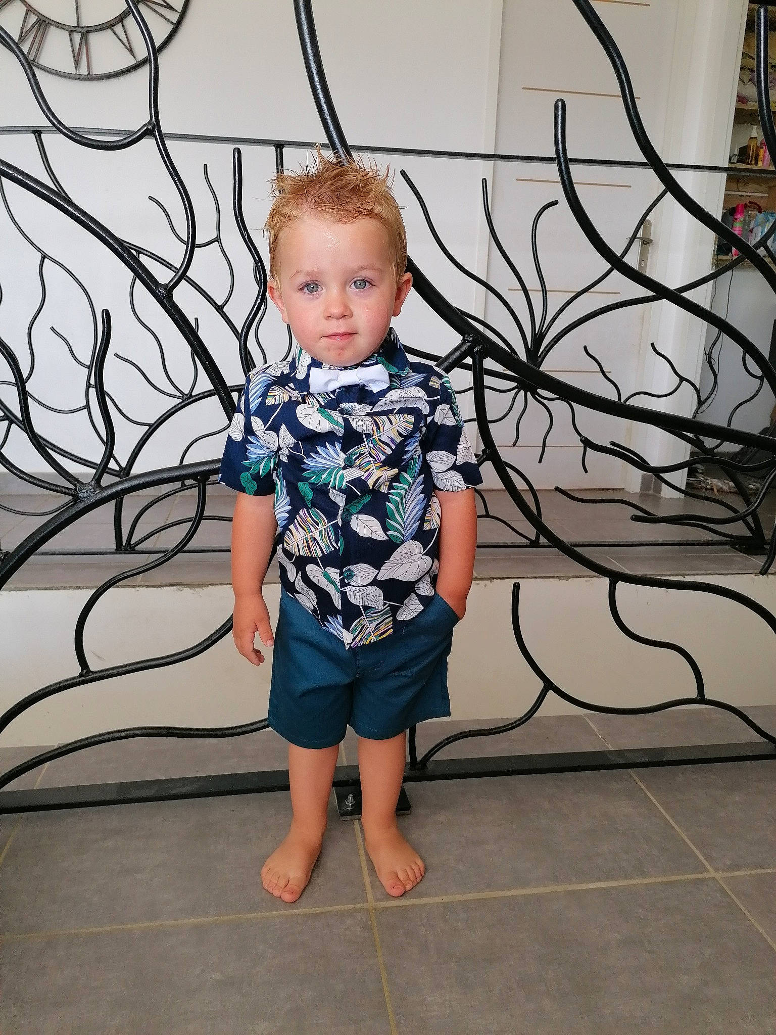 Sevan a rejoint le concours — aidez-le/la à gagner de superbes lots ! art, branch, child, design, floor, flooring, fun, pattern, person, plant, standing, toddler, tree, vacation