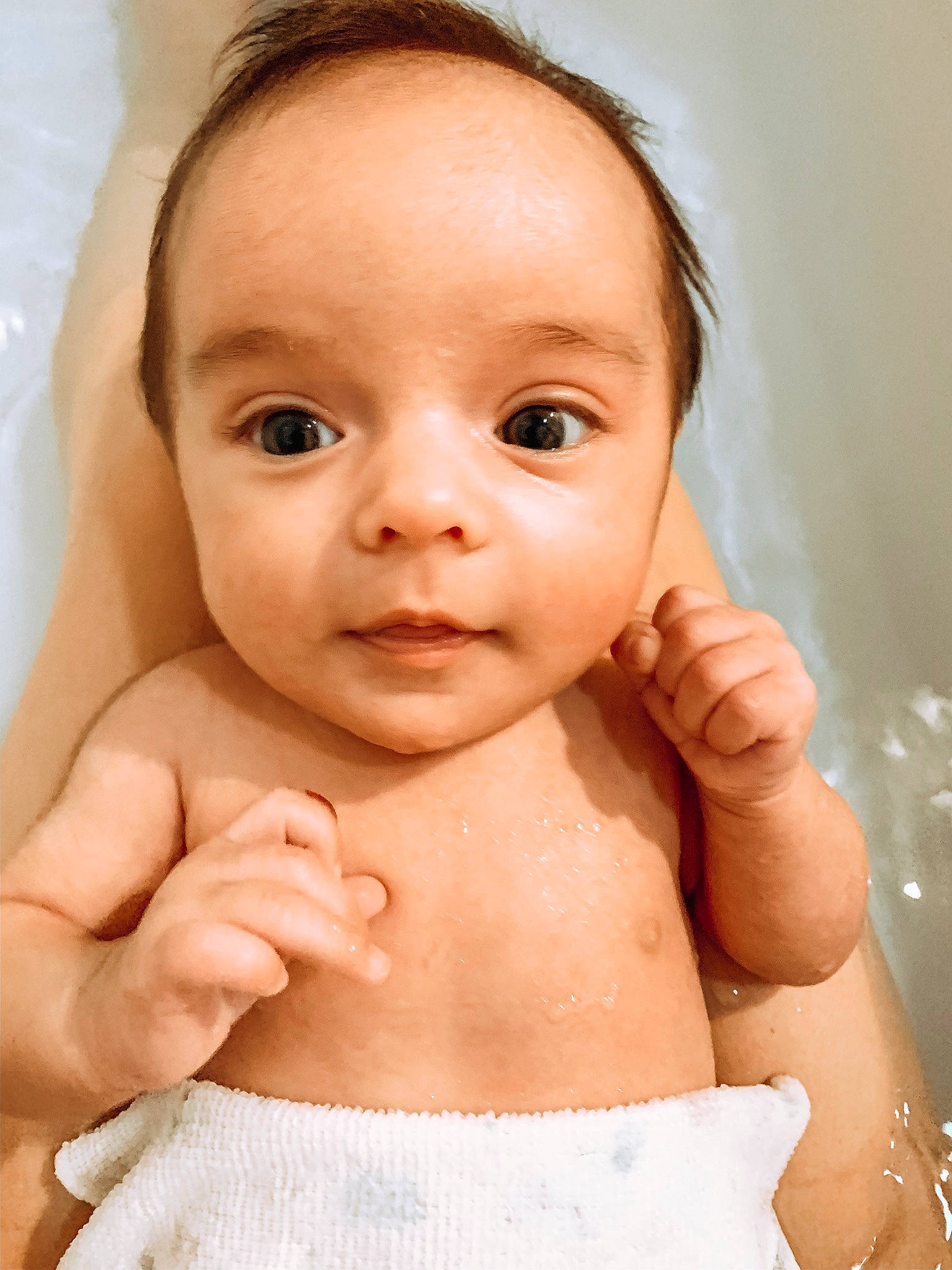 Della is registered to the contest to win money with this photo: baby, baby_bathing, bathing, beauty, cheek, child, chin, close_up, eye, eyebrow, face, forehead, hand, head, lip, muscle, nose, person, skin, smile