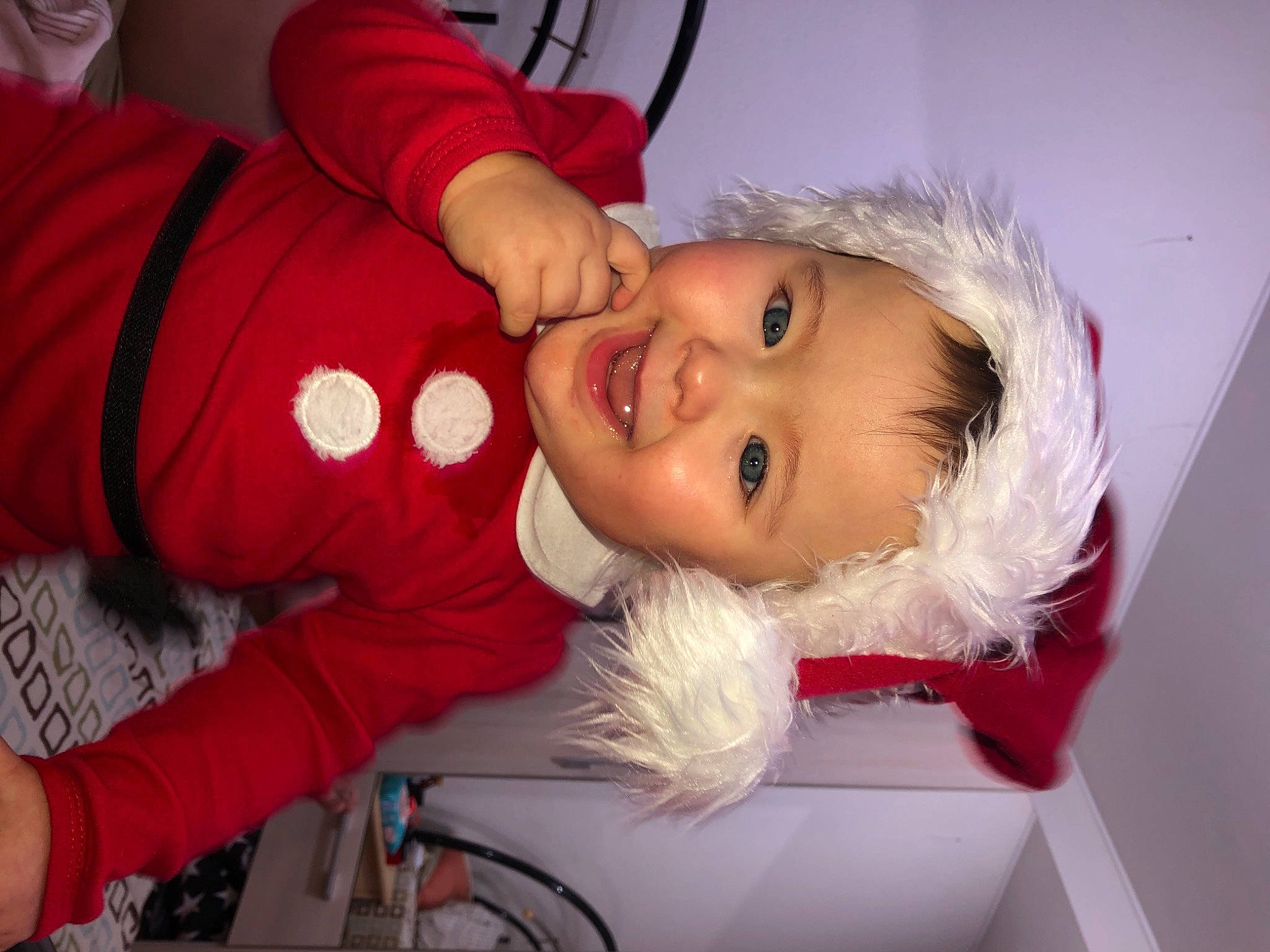 Kaitlyn participe au concours pour gagner de l'argent avec cette photo : baby, baby_products, baby_toddler_clothing, bicycle, bicycle_frame, bicycle_handlebar, bicycle_tire, bicycle_wheel, bicycle_wheel_rim, bicycles_equipment_and_supplies, child, christmas, fictional_character, joy, laugh, person, pleased, toddler