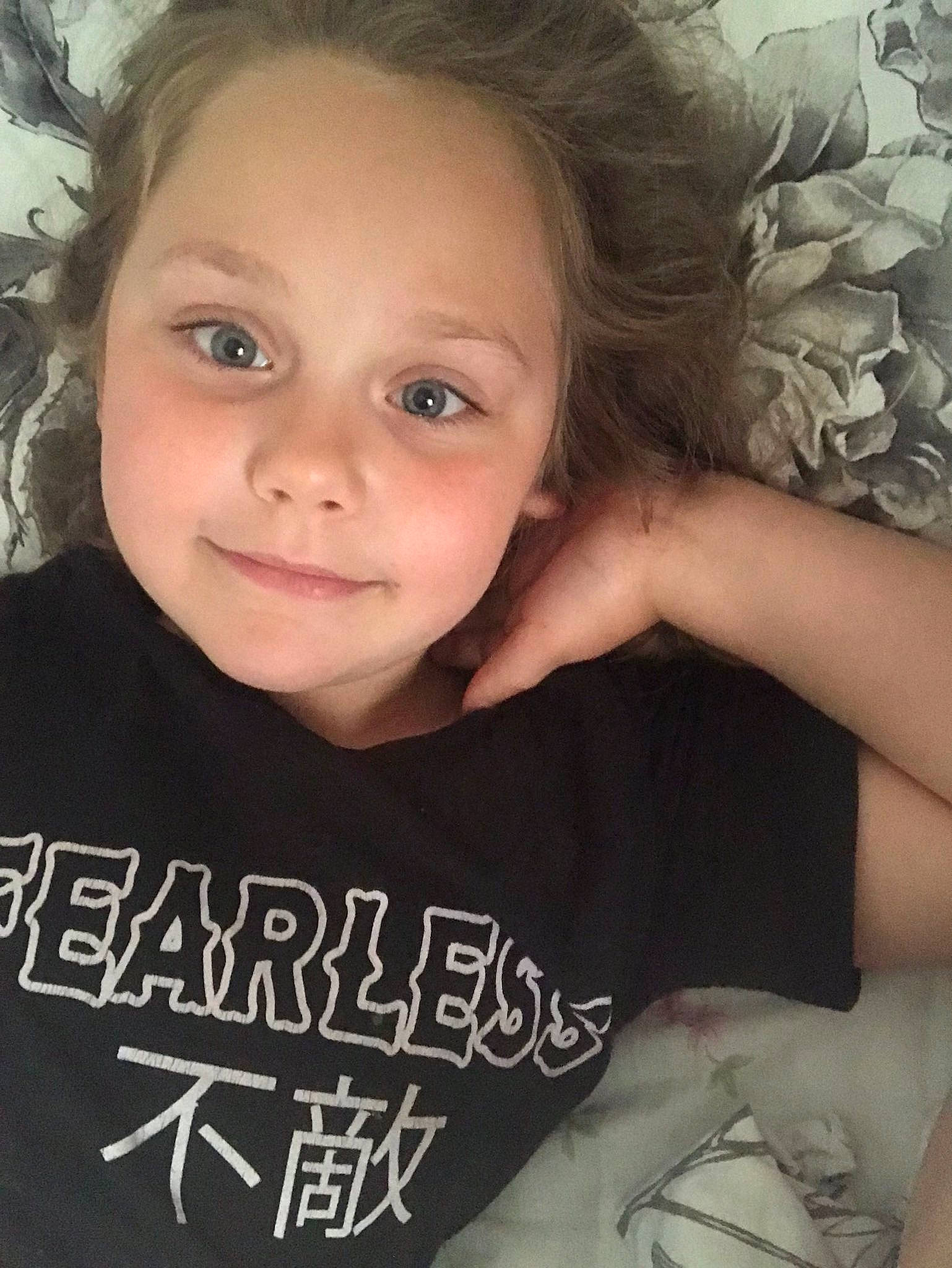 Adalinda participe au concours pour gagner de l'argent avec cette photo : cheek, chin, cool, eye, eyebrow, eyelash, facial_expression, flash_photography, forehead, gesture, hair, happy, head, iris, joy, lip, neck, nose, person, skin