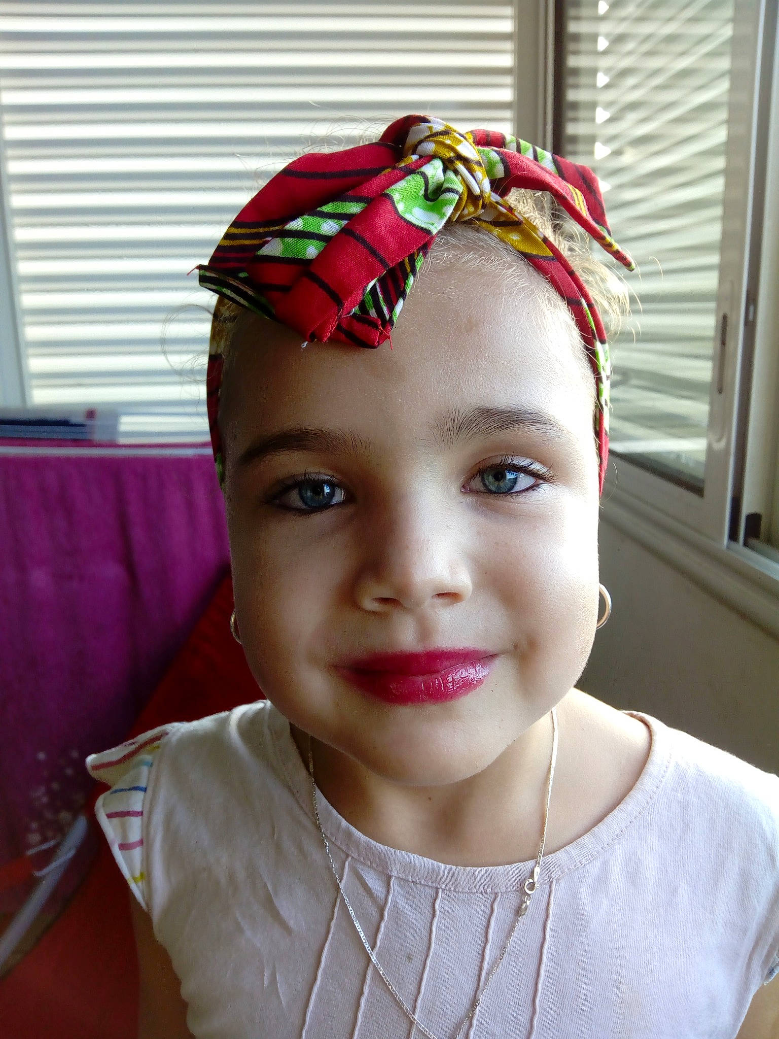 Thea participe au concours pour gagner de l'argent avec cette photo : cap, chin, clothing, cool, ear, eyebrow, eyelash, eyewear, face, facial_expression, forehead, headgear, headpiece, joy, lip, neck, person, pink, sleeve, textile