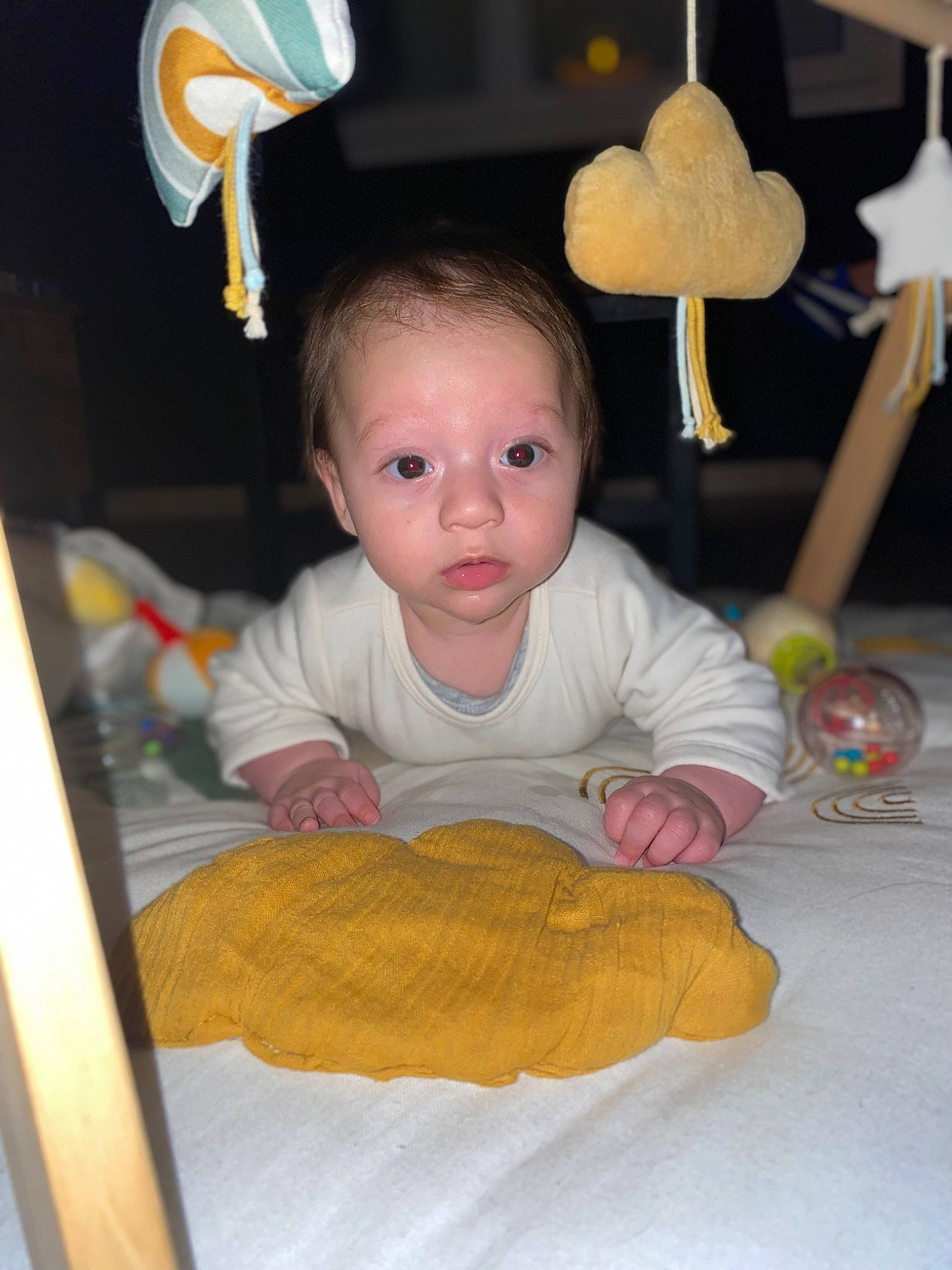 Tommy participe au concours pour gagner de l'argent avec cette photo : baby, baby_products, baby_toddler_clothing, cheek, child, eye, facial_expression, fun, happy, human_body, iris, nose, orange, people, person, product, skin, standing, toddler, white