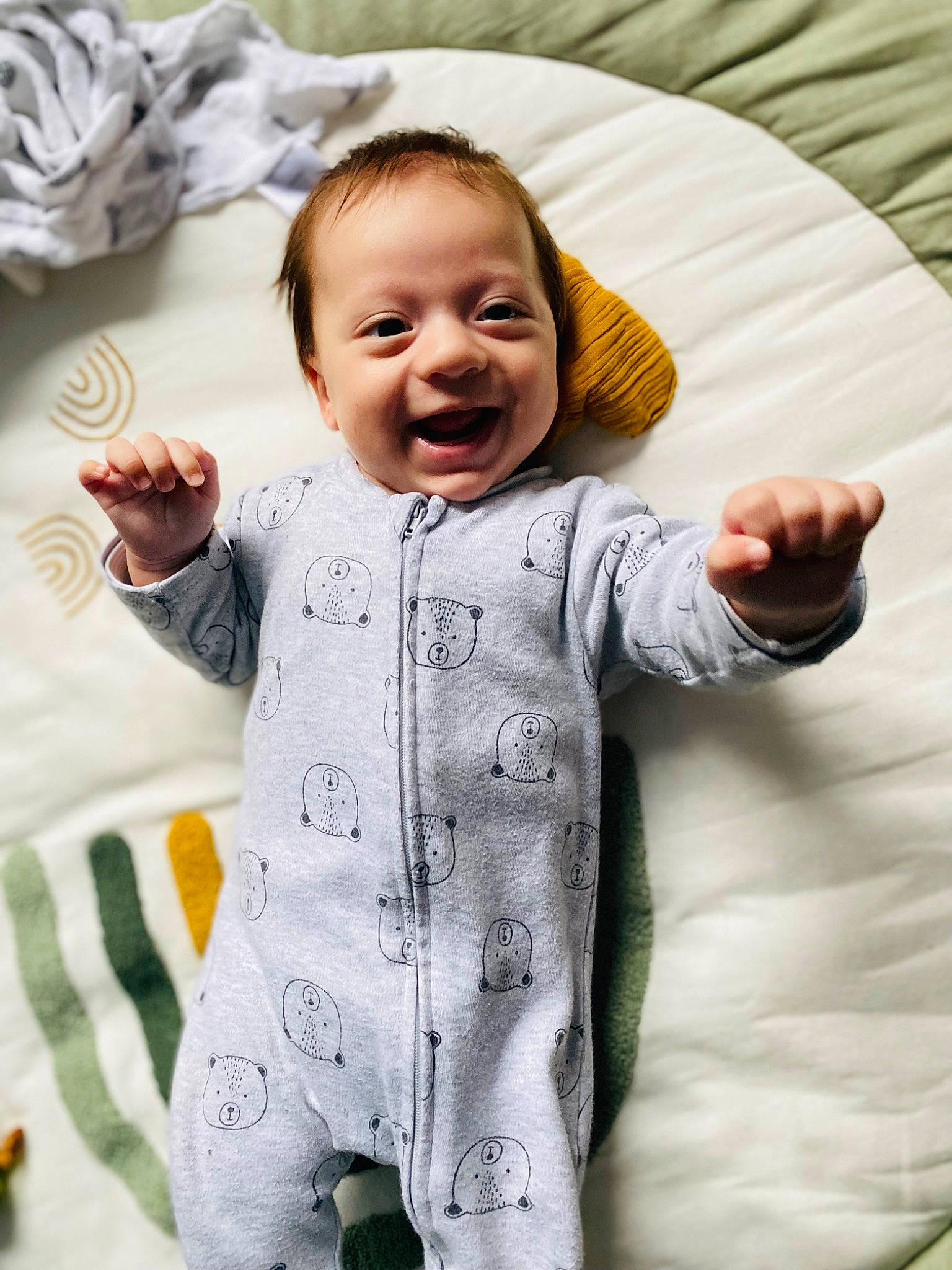 Tommy a rejoint le concours — aidez-le/la à gagner de superbes lots ! arm, baby_toddler_clothing, cheek, comfort, eye, face, facial_expression, gesture, happy, joy, mouth, nose, organ, outerwear, person, product, skin, sleeve, smile, standing
