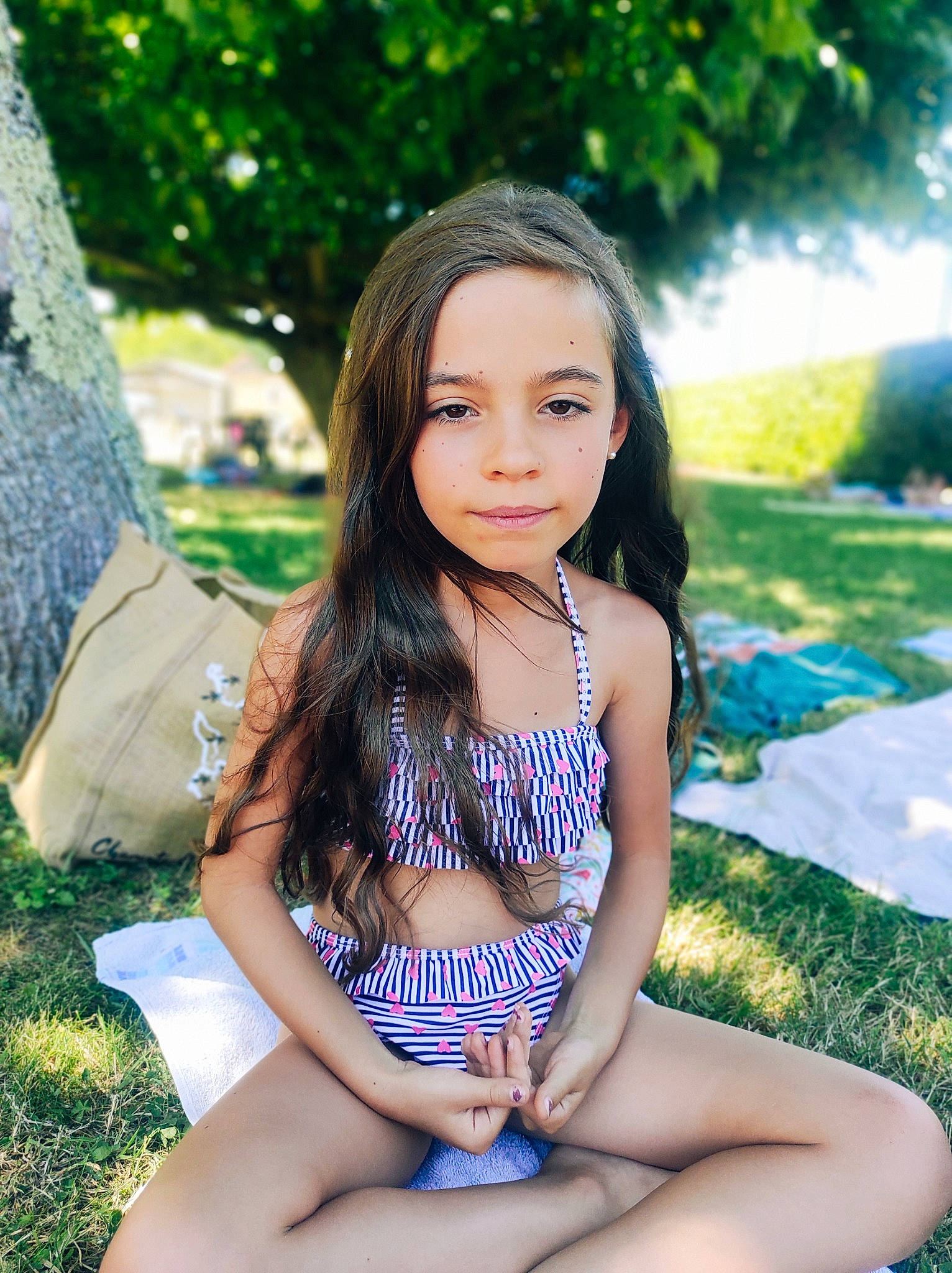 Lyesna participe au concours pour gagner de l'argent avec cette photo : beauty, black_hair, facial_expression, flash_photography, grass, happy, knee, leisure, lip, long_hair, nature, people_in_nature, person, plant, purple, shoulder, skin, summer, thigh, trunk